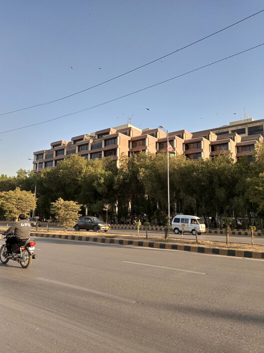 財經與貿易中心(Finance and Trade Centre),卡拉奇(Karachi),巴基斯坦,1983-1989 年
圖片 © Tea Talk,來源:Shutterstock