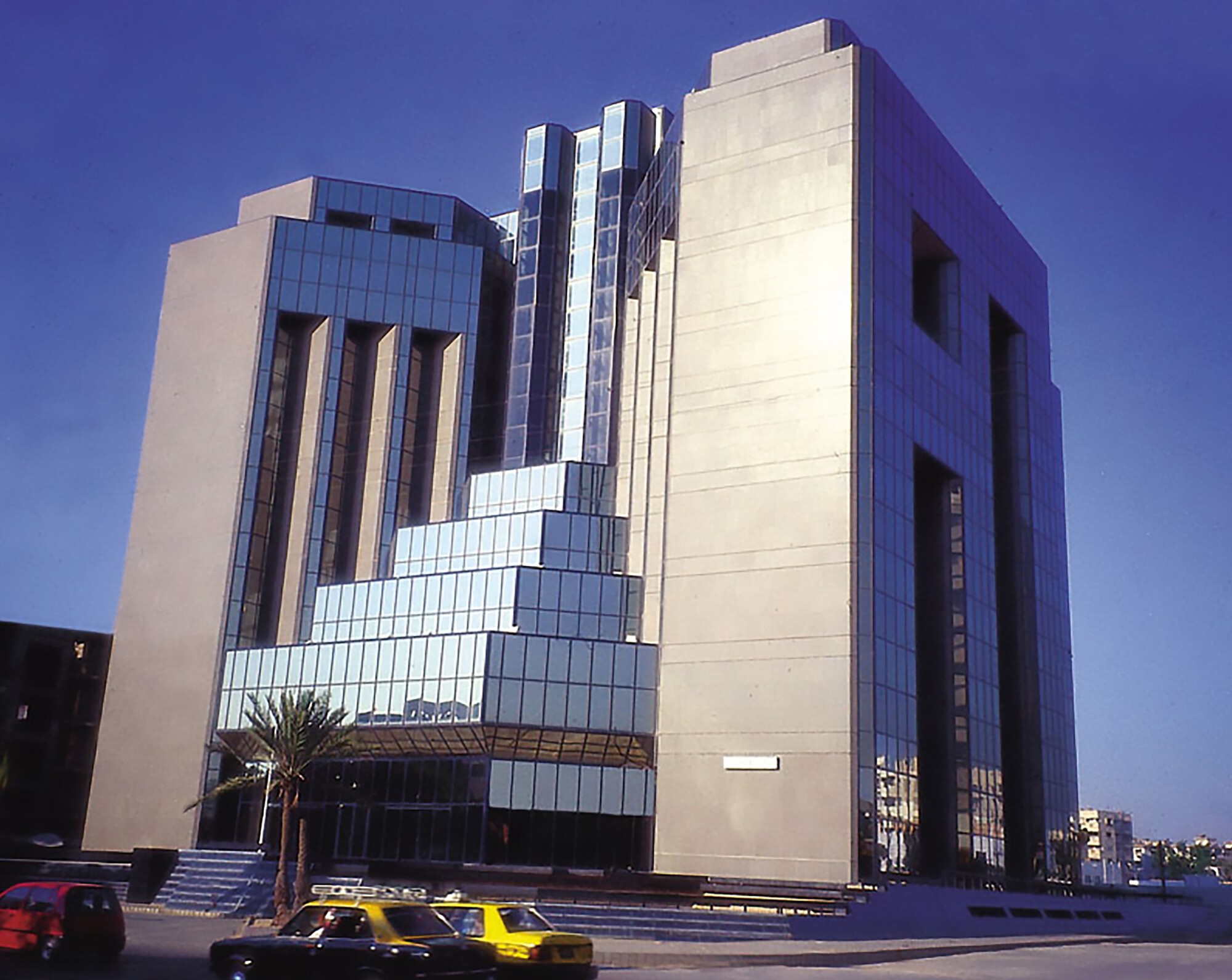 巴基斯坦國家石油公司(Pakistan State Oil, PSO House),總部大樓,卡拉奇(Karachi)–1984 年 圖片 © 巴基斯坦遺產基金會(Heritage Foundation of Pakistan)
