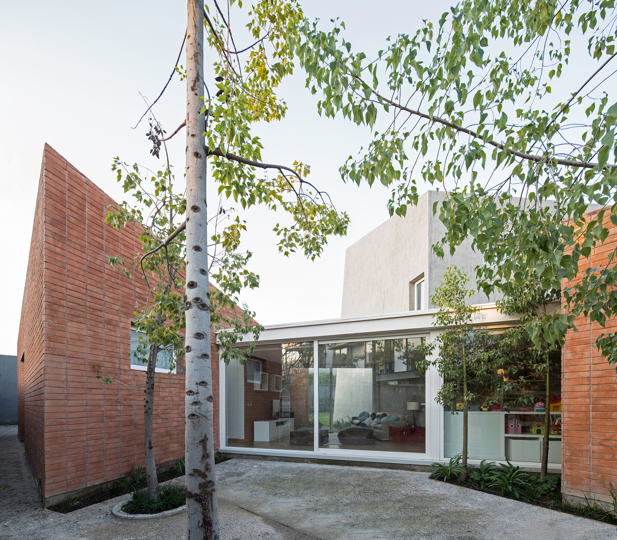House Between Courtyards 智利聖地牙哥 Santiago Chile 私人住宅 Enrique Browne Tomás Swett