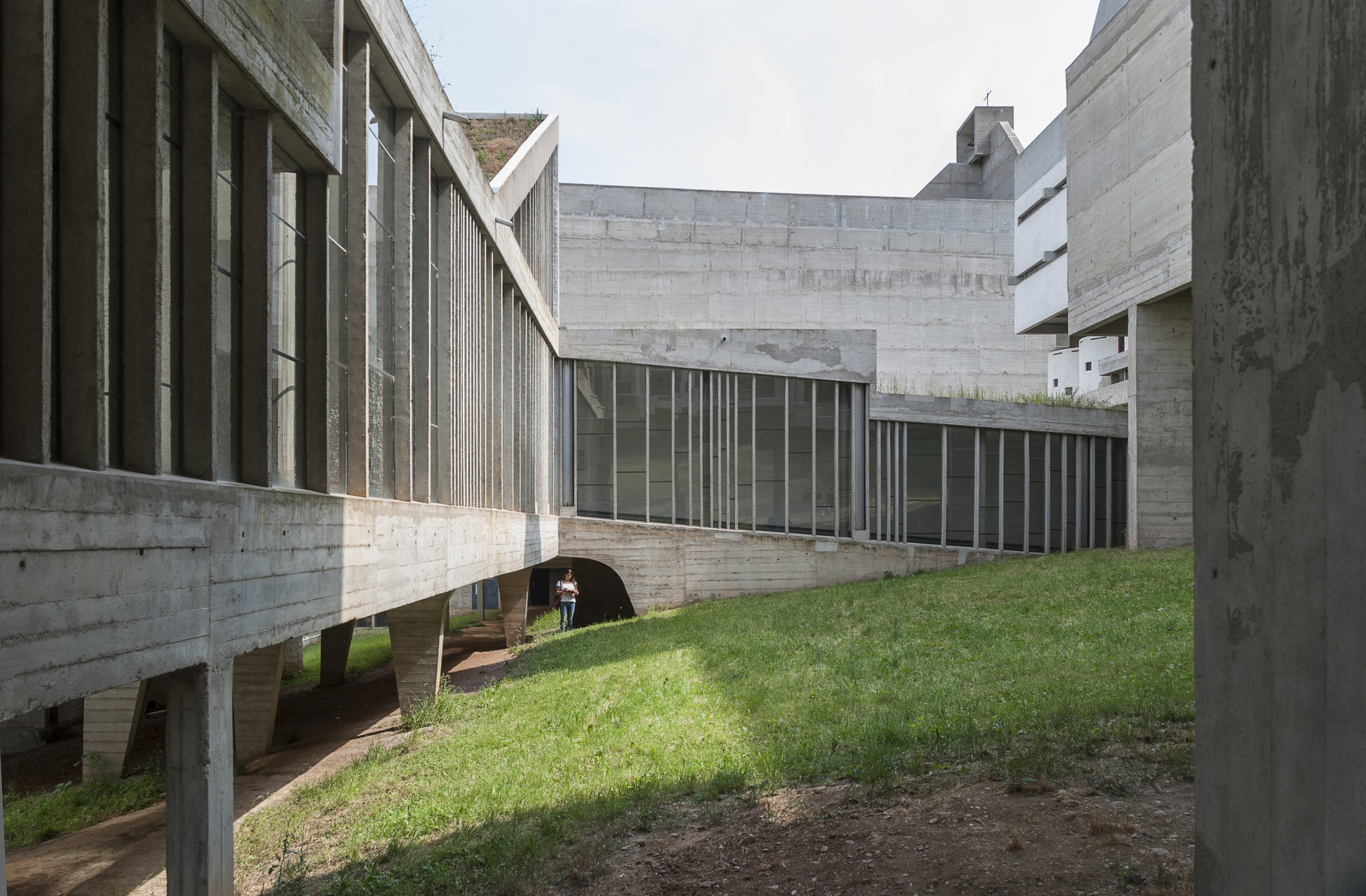 柯比意(Le Corbusier) 法國里昂 拉圖雷特修道院(The Convent of La Tourette)