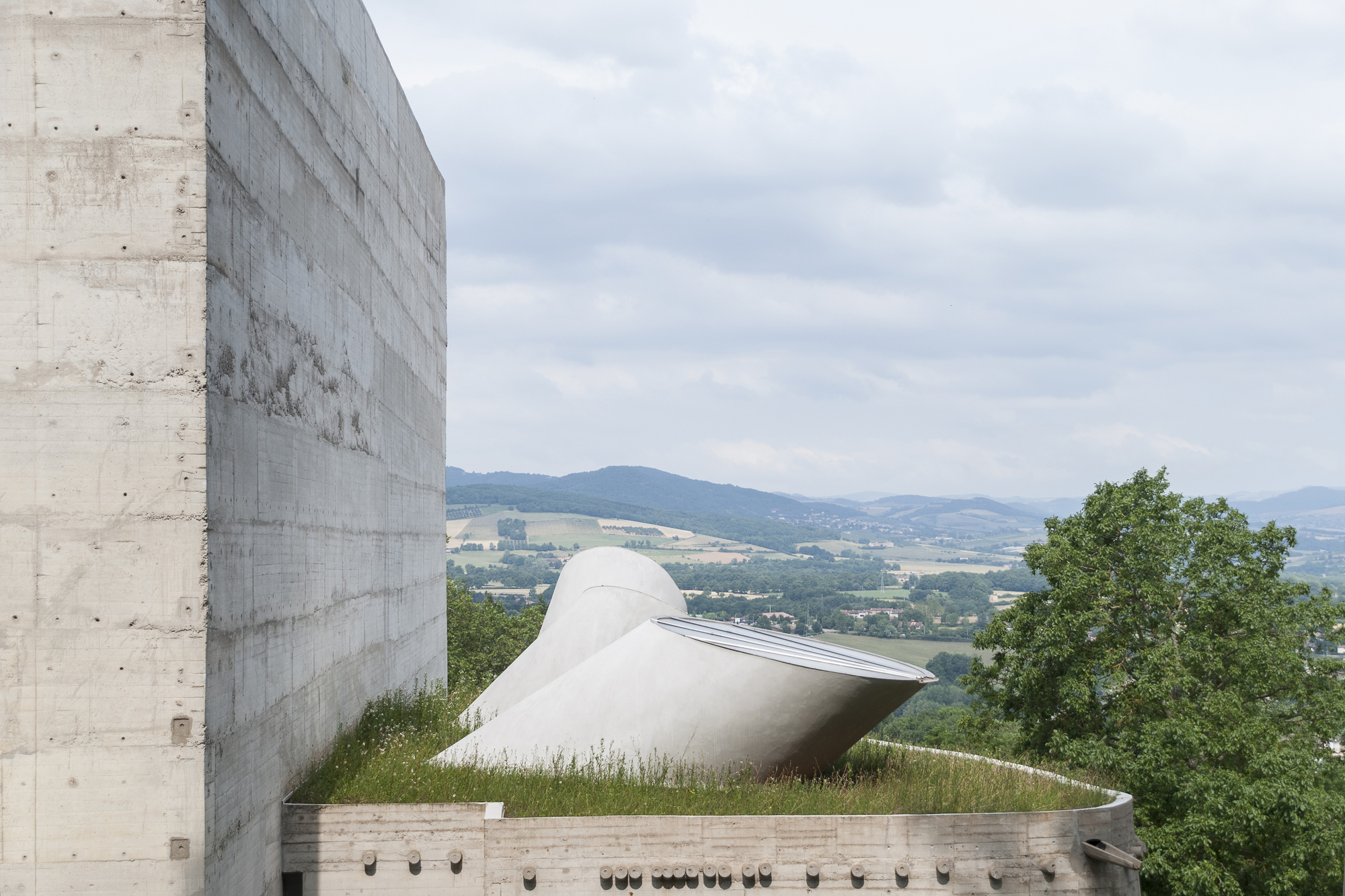 柯比意（Le Corbusier） 法國里昂 拉圖雷特修道院（The Convent of La Tourette）