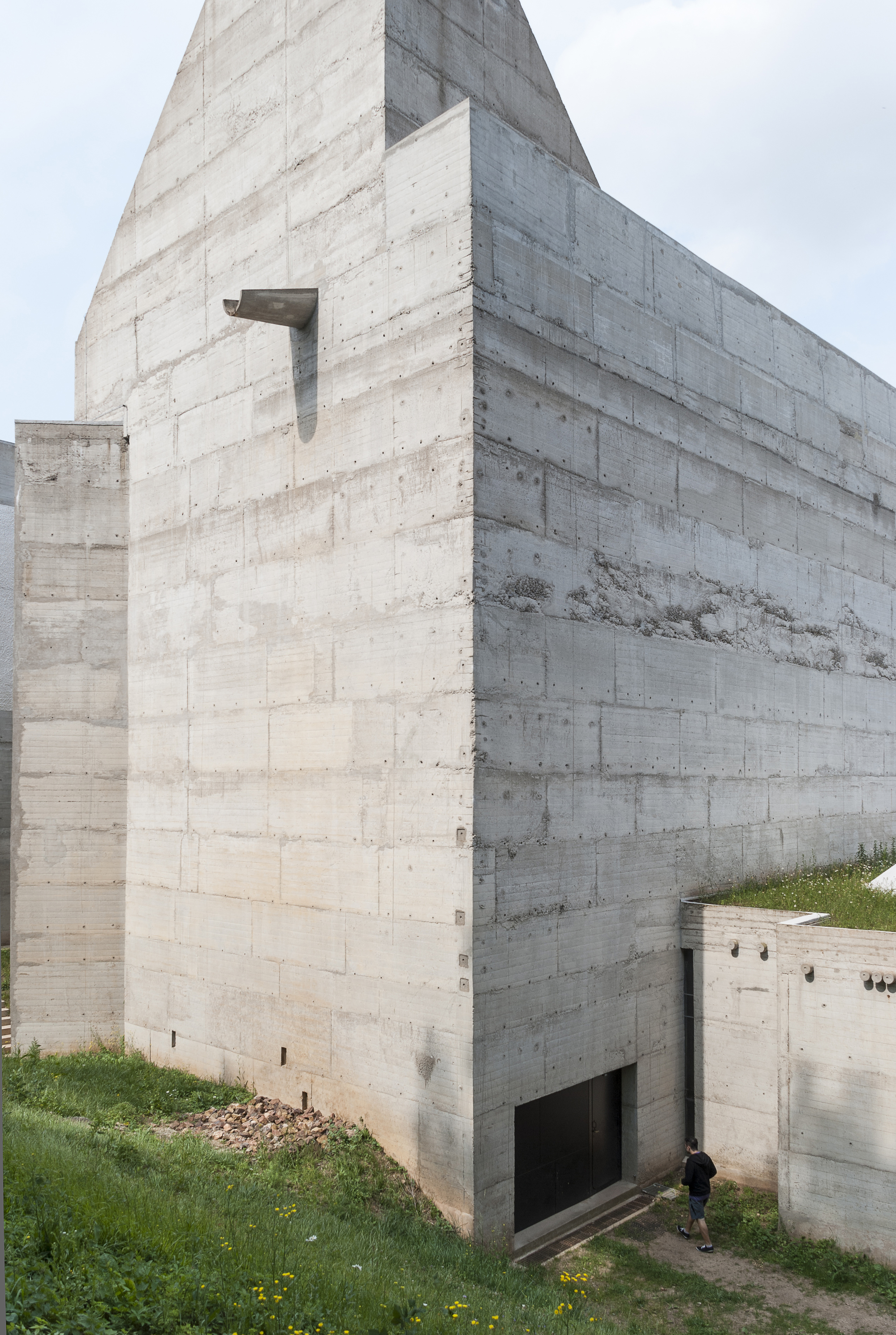 柯比意（Le Corbusier） 法國里昂 拉圖雷特修道院（The Convent of La Tourette）
