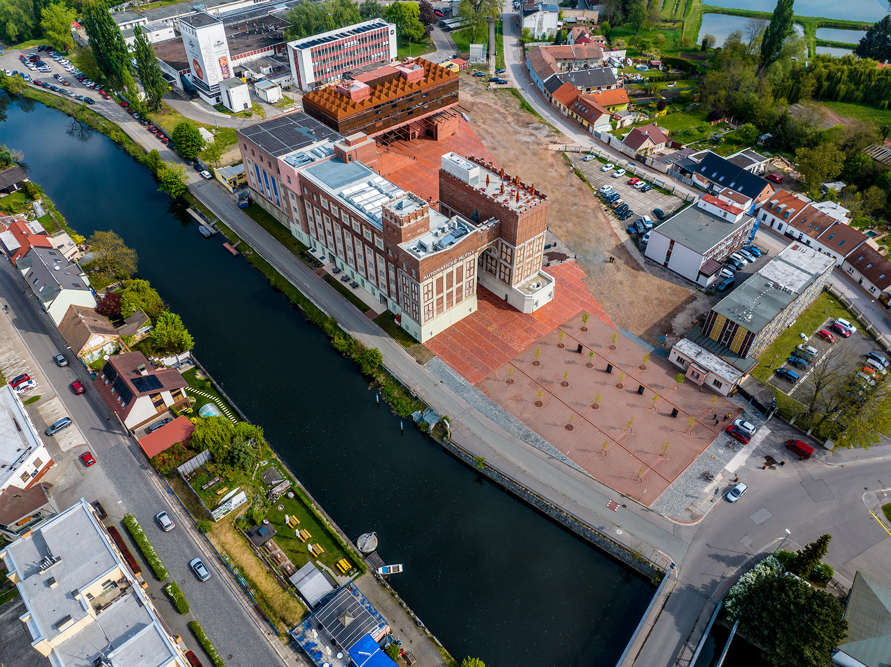 捷克建築 GAMPA and Sféra with Public Spaces of Automatic Mills Winternitzovy automatické Mlýny