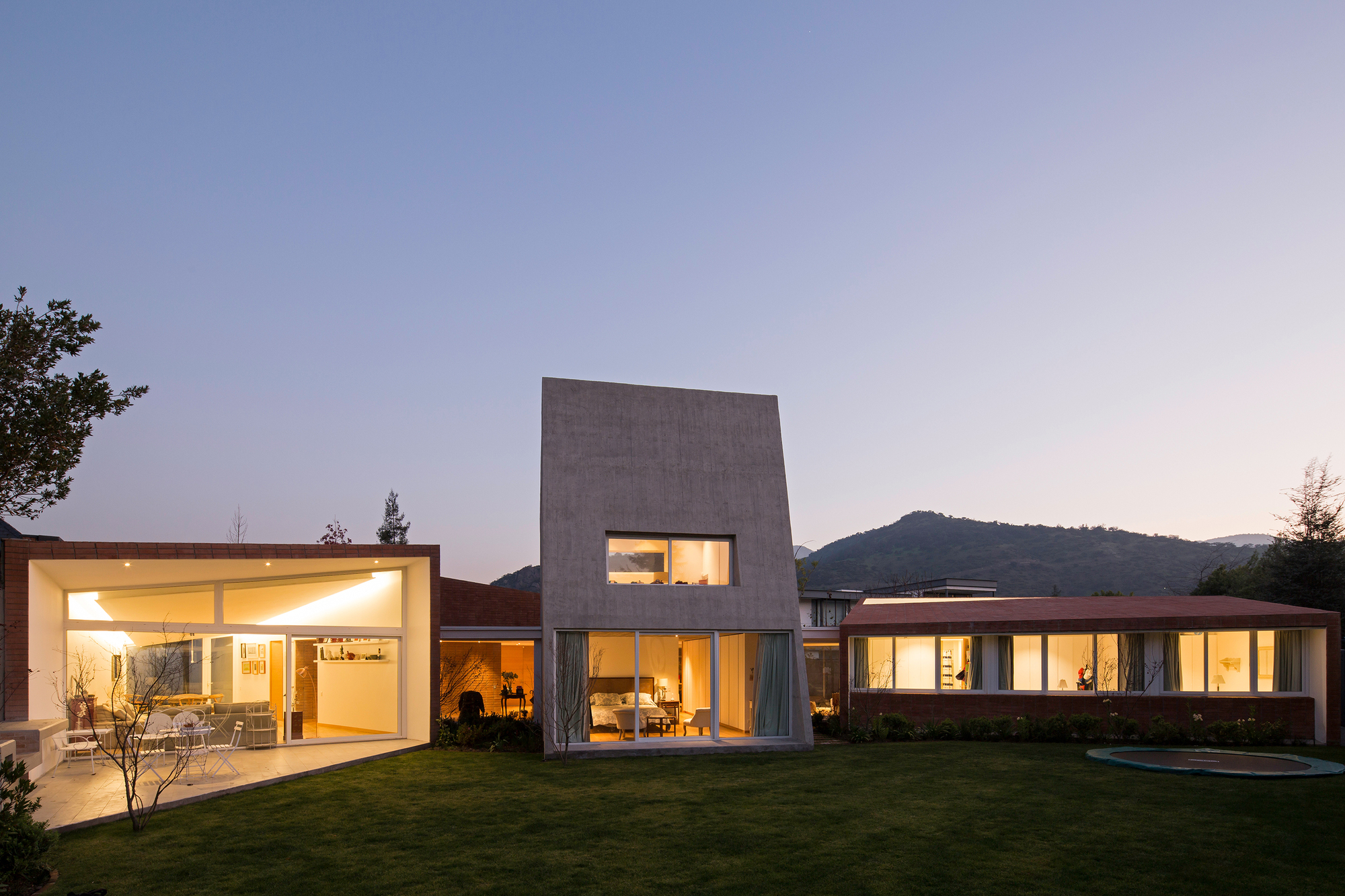 House Between Courtyards 智利聖地牙哥 Santiago Chile 私人住宅 Enrique Browne Tomás Swett