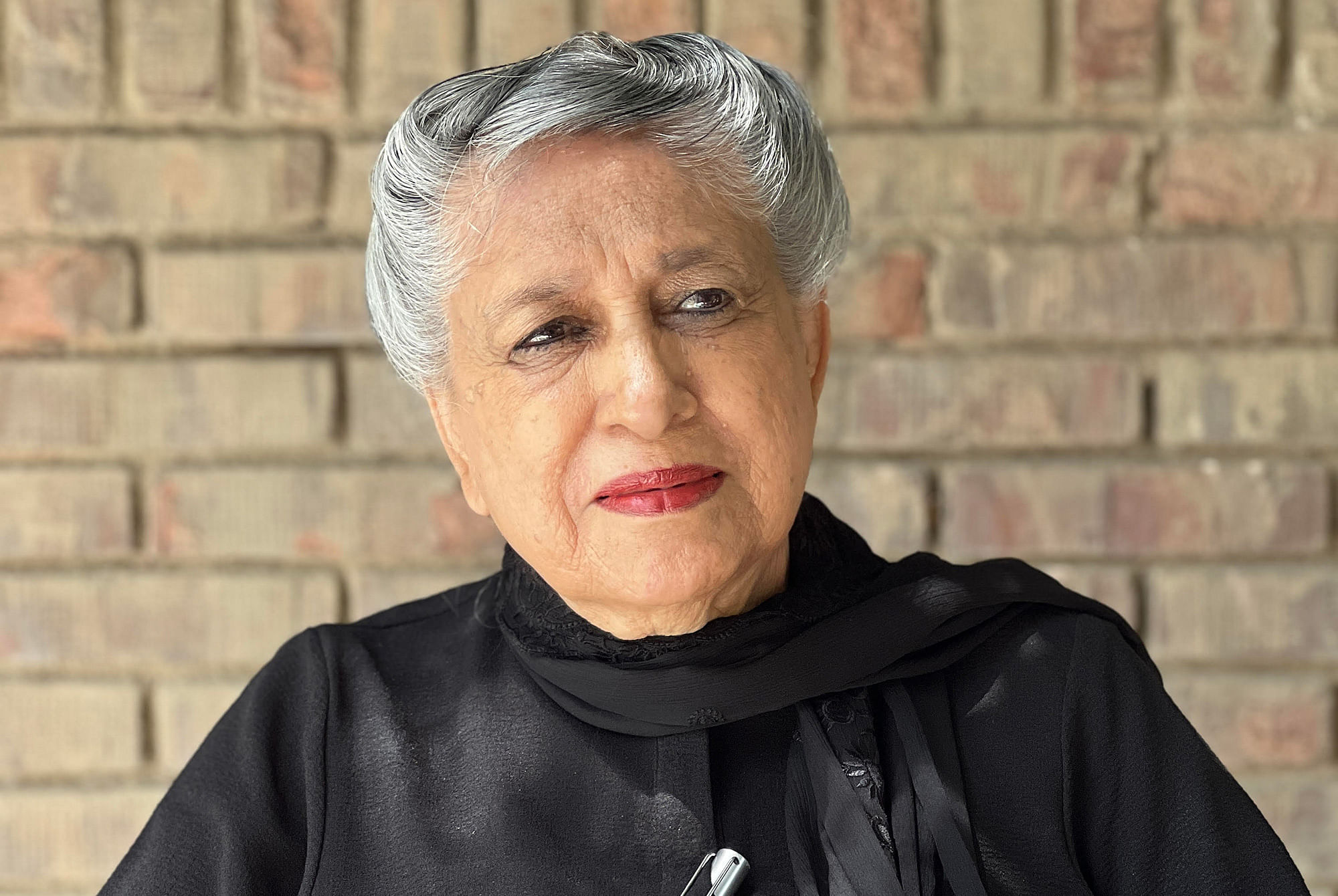 Yasmeen Lari  是巴基斯坦第一位女建築師，也是該國重要的現代主義推手