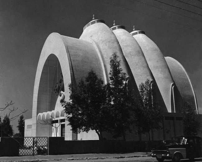 聖凱瑟琳教堂(Saint Catherine's Church) 是由埃及建築師瑙姆·謝比布(Naoum Shebib)於 1950 年設計的一座現代主義宗教建築
