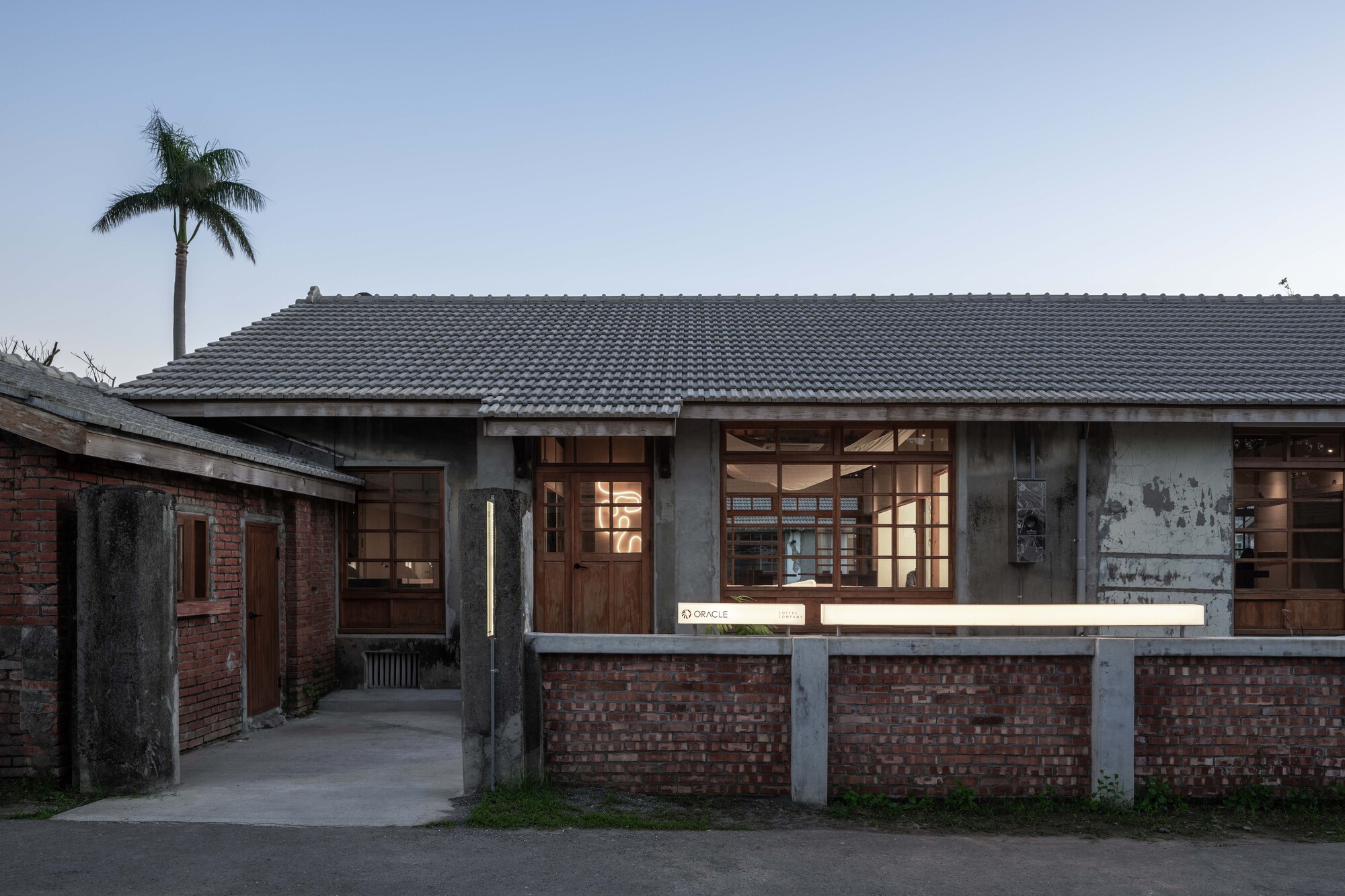 十幸制作TT Design 高雄鳳山黃埔新村神諭咖啡