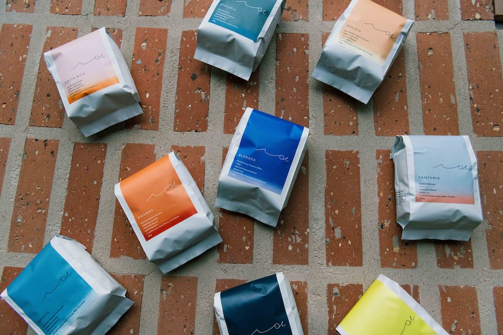 〈AOI CELESTIE COFFEE ROASTERY〉コーヒー豆 イメージ 200gで販売されるコーヒー豆のパッケージなど、グラフィックおよびロゴデザインは、脇田あすか氏が担当