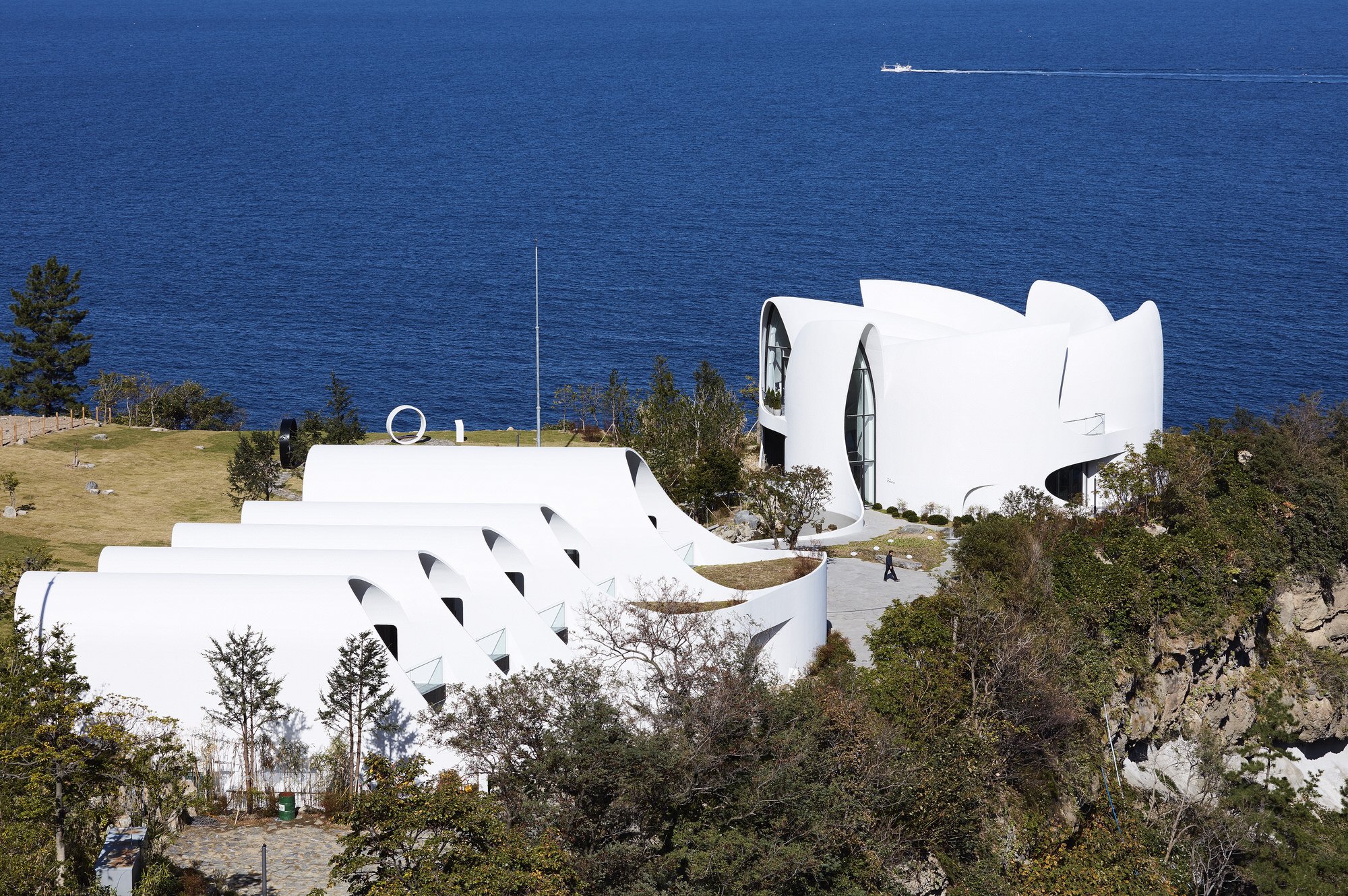 THE_SYSTEM LAB 코스모스 울릉도｜KOSMOS ULLEUNGDO 度假村