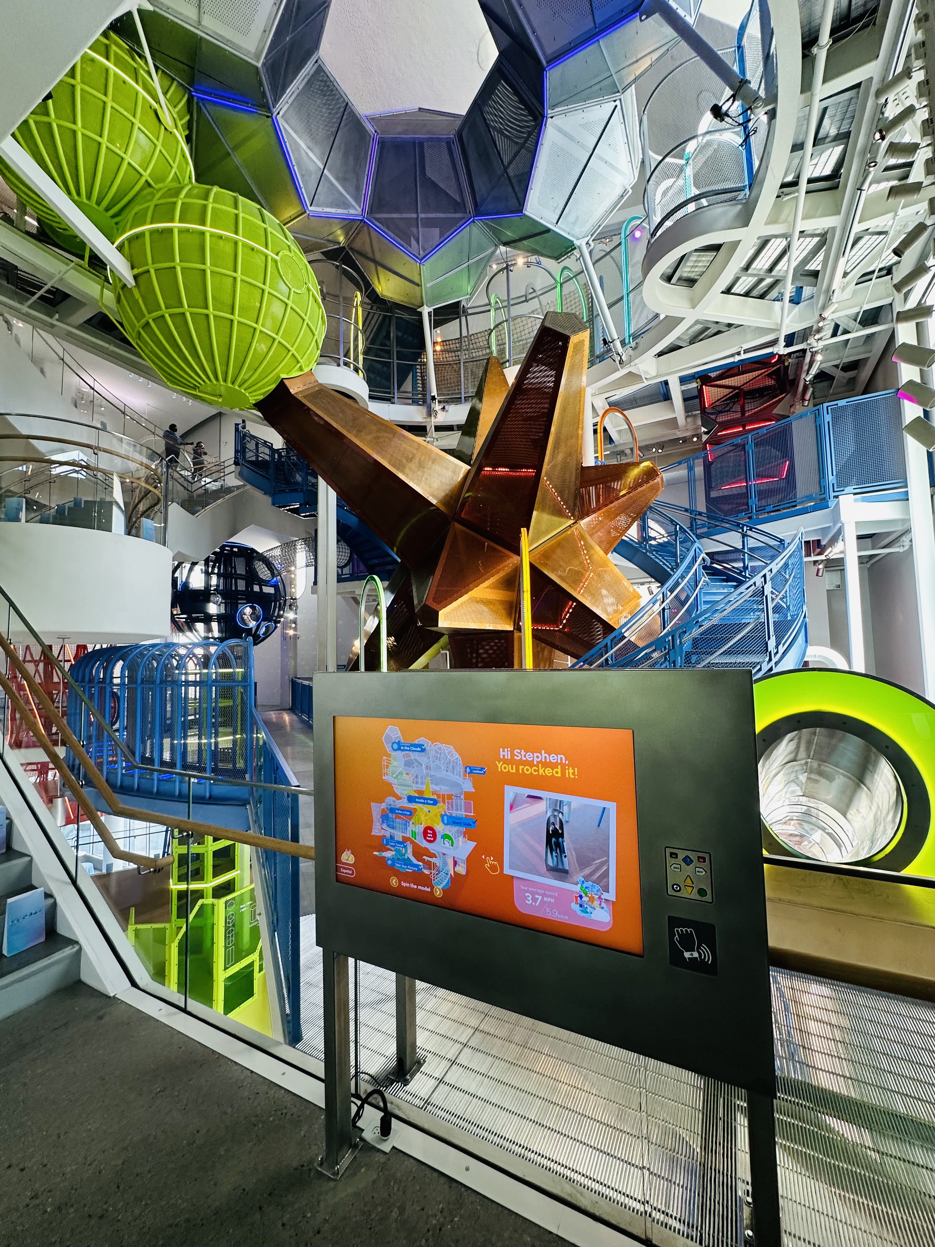 多彩繽紛的空間，吸引著孩子們探索