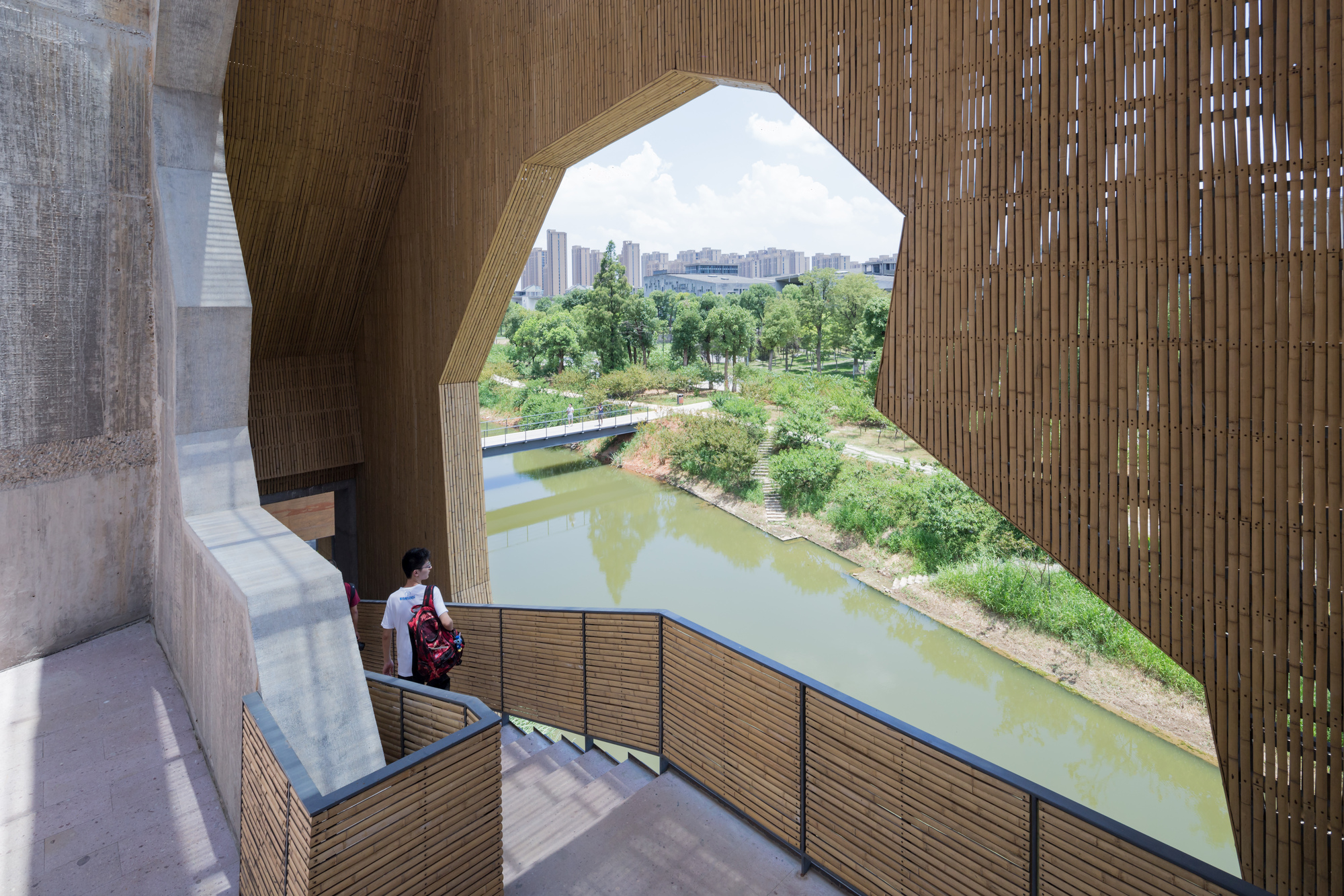 業餘建築工作室（Amateur Architecture Studio），瓦山會館（Wa Shan Guesthouse）／中國美術學院象山校區（China Academy of Art Xiangshan Campus），杭州，2013年。圖片 © 伊萬·班（Iwan Baan）