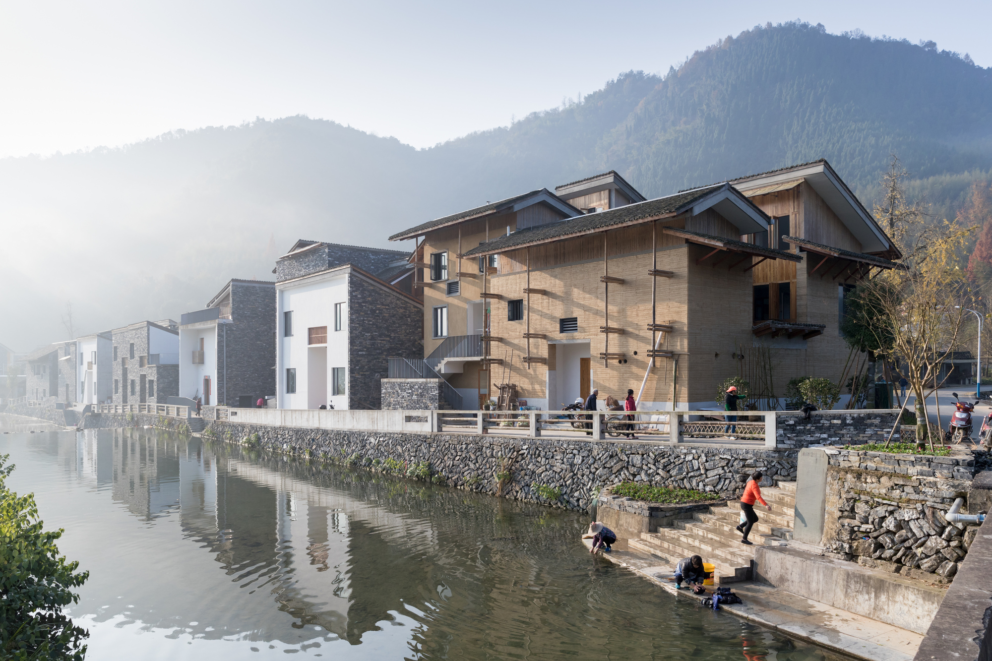 業餘建築工作室(Amateur Architecture Studio),文村(Wencun Village)重建工程,2016年。(圖片 © Iwan Baan)