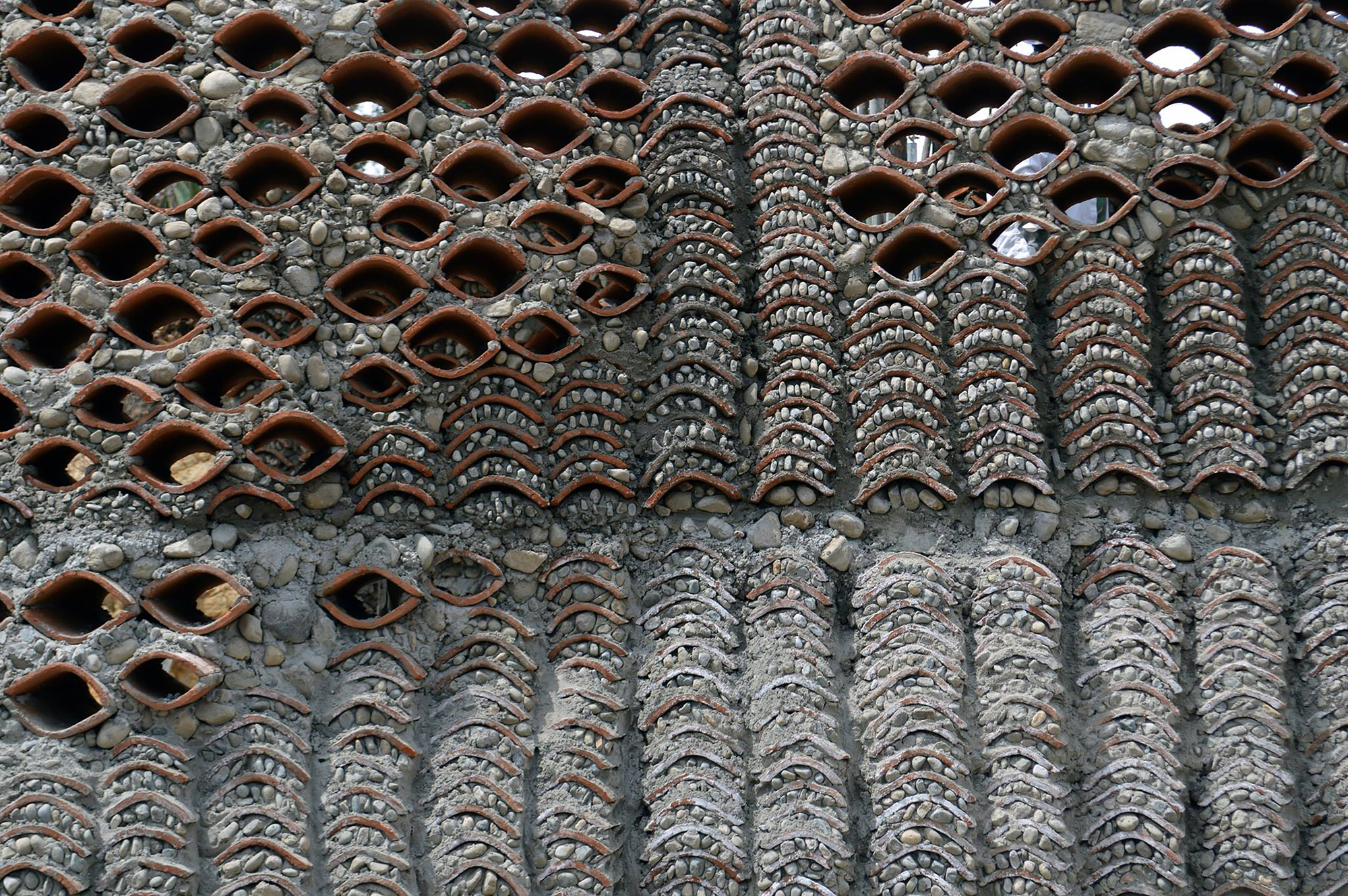 厄瓜多 Ecuador Loja 瓷磚教堂 Tile Chapel Jimenez Arquitectos 廢棄的瓦片，成為主要的營建材料