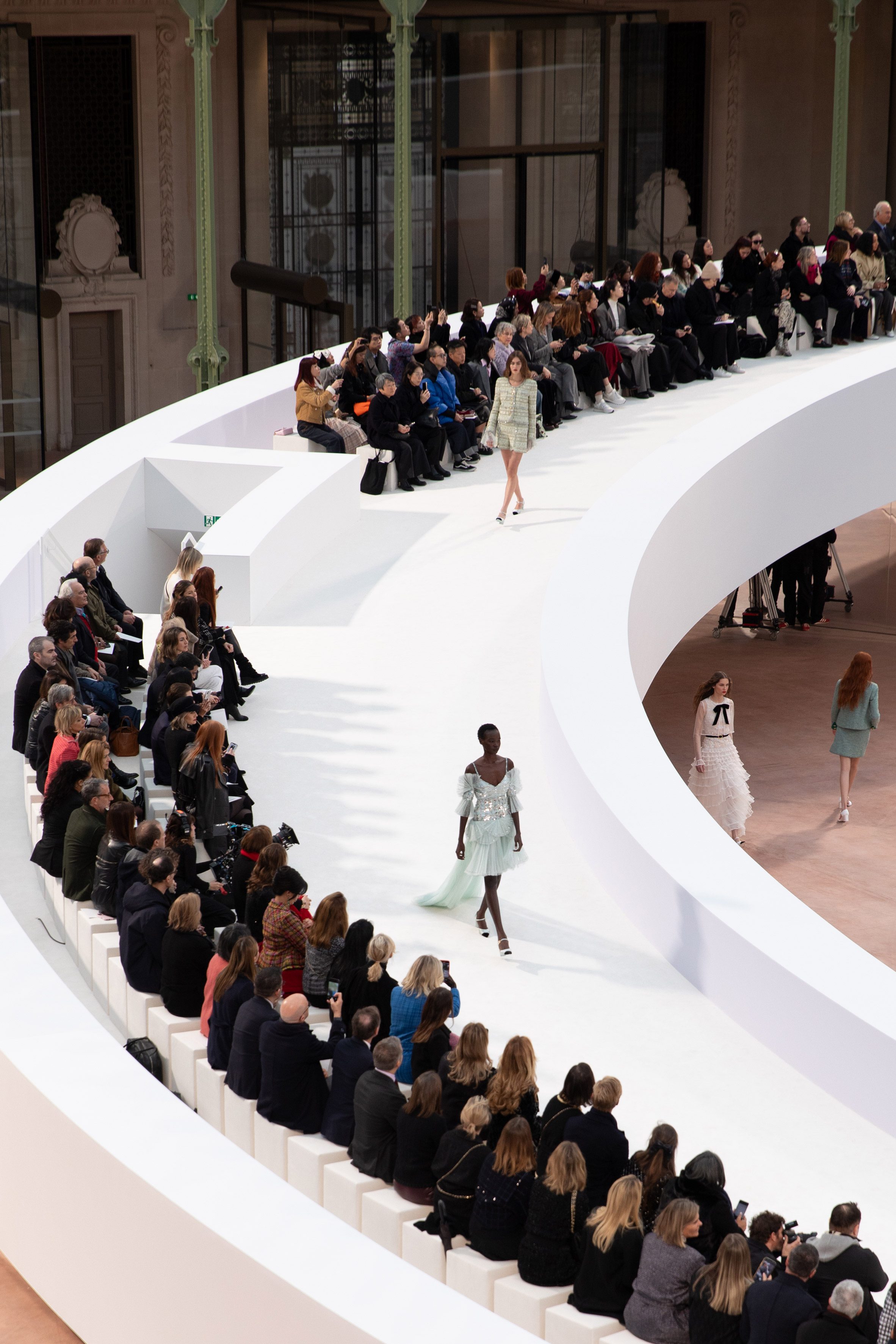 Willo Perron 香奈兒走秀舞台 伸展台 Chanel runway Grand Palais 巴黎香奈兒 2025 春夏高級訂製服大秀 — CHANEL Shows