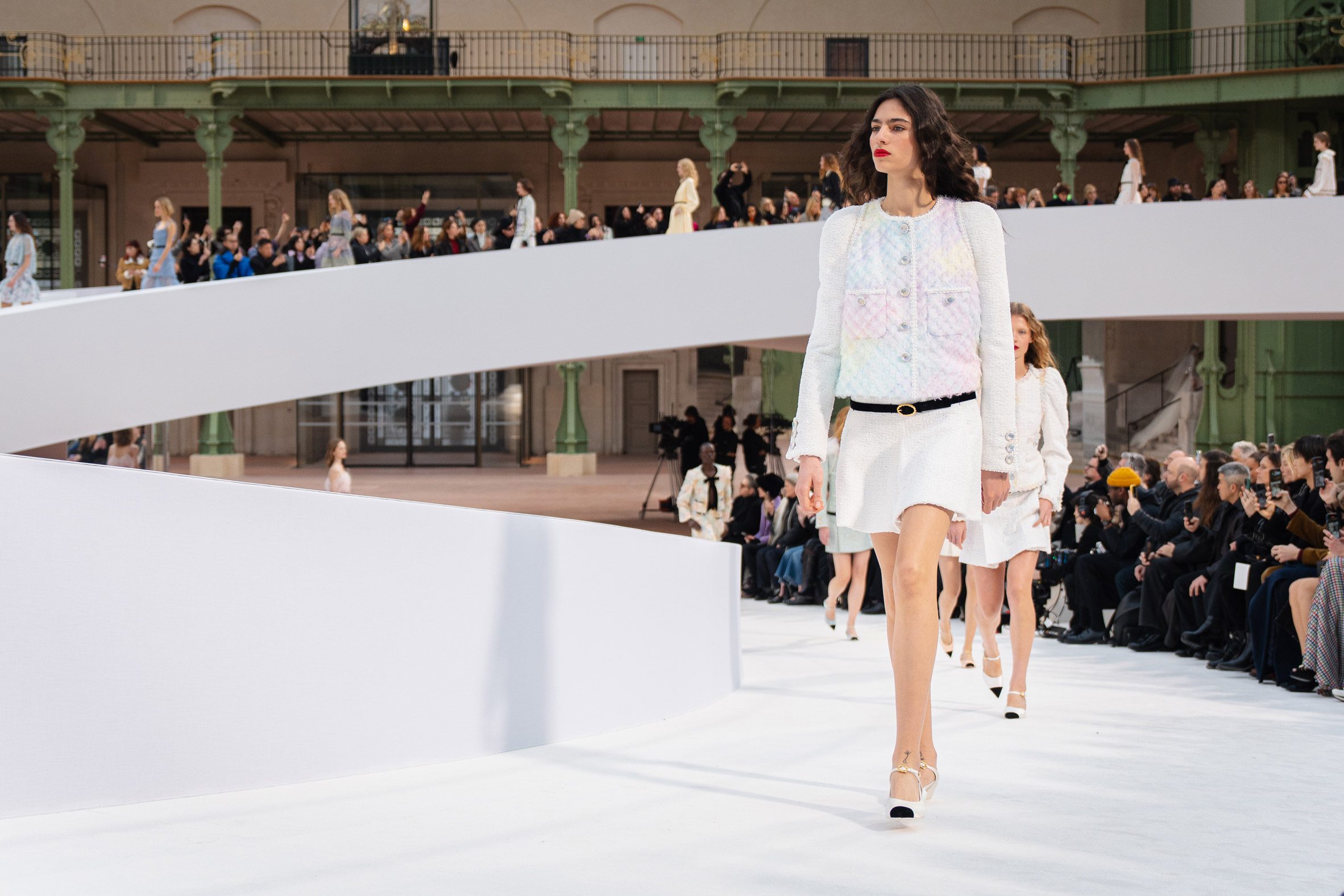 Willo Perron 香奈兒走秀舞台 伸展台 Chanel runway Grand Palais 巴黎香奈兒 2025 春夏高級訂製服大秀 — CHANEL Shows