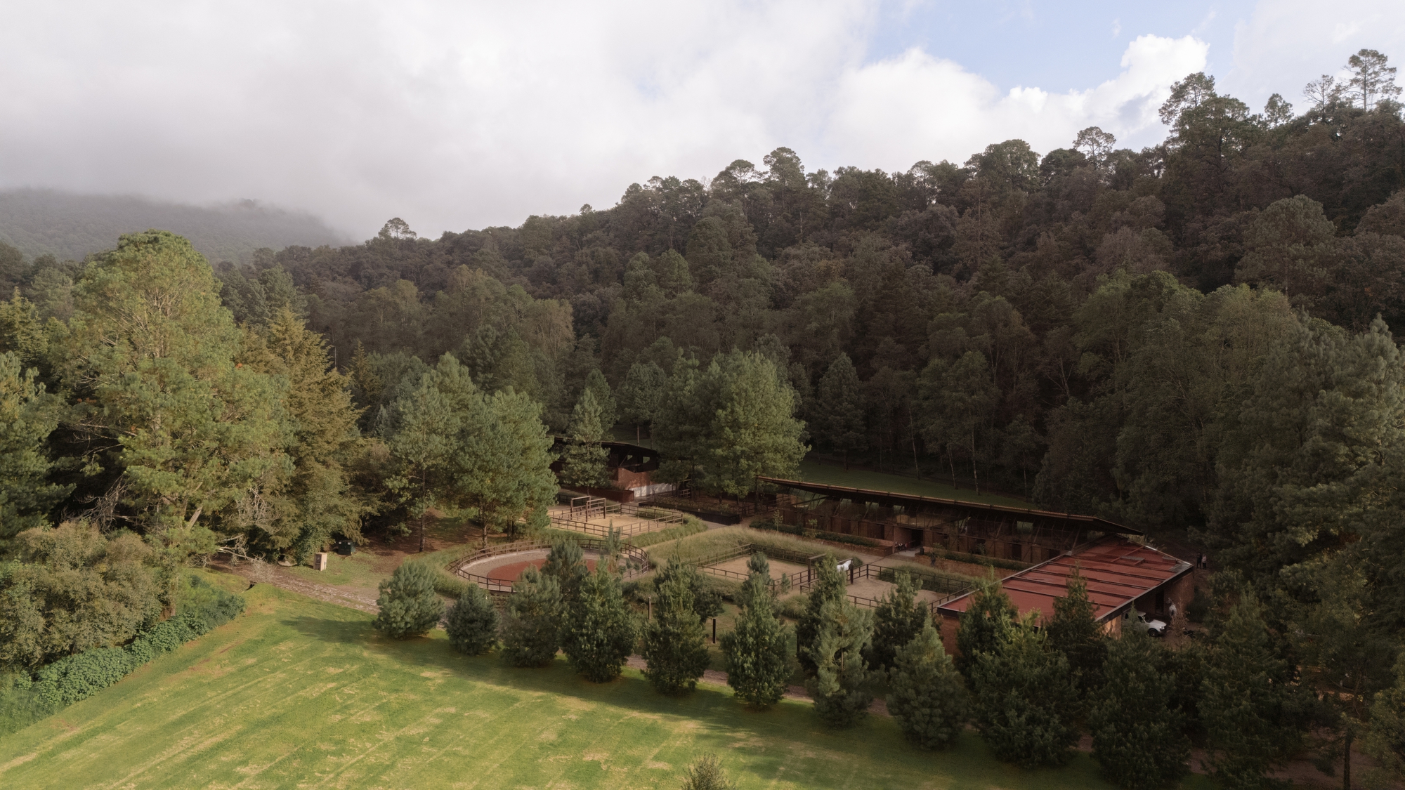 聖拉蒙馬廄 Equestrian San Ramón Módica Ledezma 墨西哥州 Valle de Bravo 森林