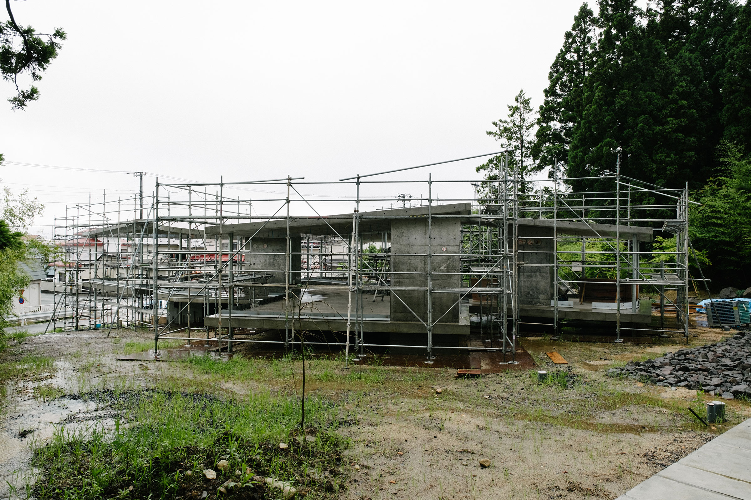 工藤浩平建築設計事務所 秋田市 住宅 楢山 別邸 建築施工中：搭建鷹架