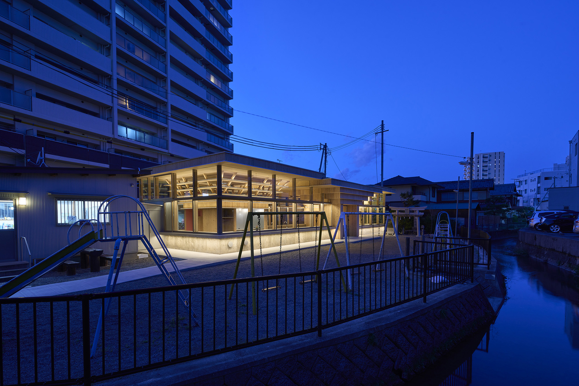 夜間景觀 OHArchitecture 日本滋賀縣守山市 梅田町自治会館 社區活動中心