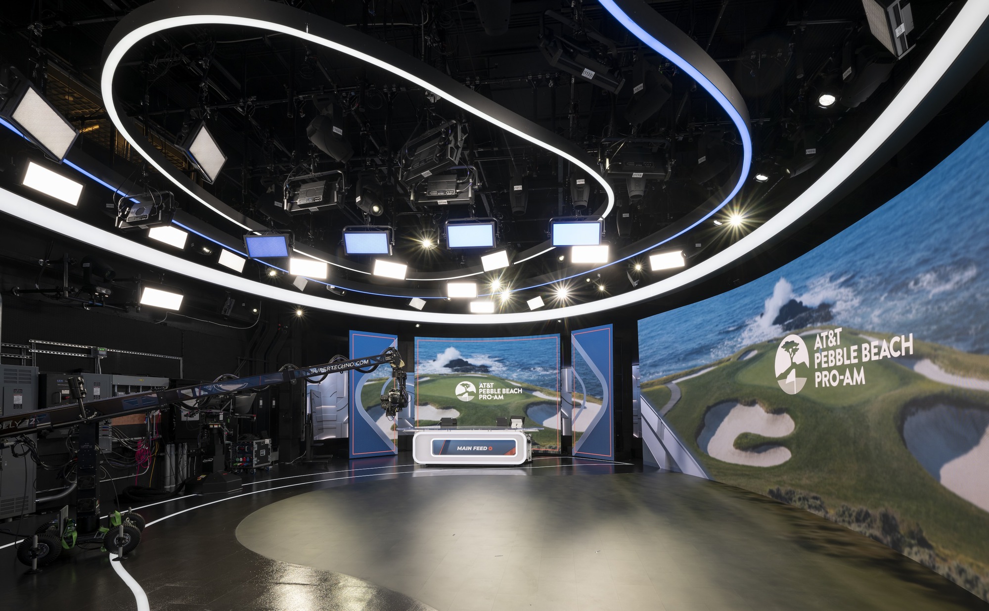 PGA TOUR Studios 的設計，也考量到了未來的擴充需求。這棟建築，能夠監控和多達數千個影音訊號，捕捉來自多達144台攝影機或現場直播的畫面