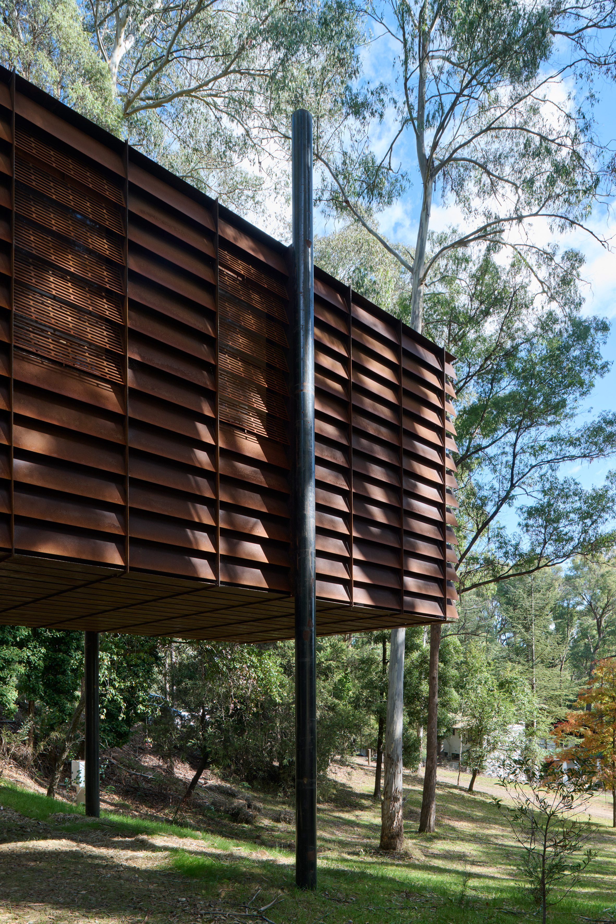 Robbie Walker 澳洲小屋 貨櫃屋 Sawmill Treehouse