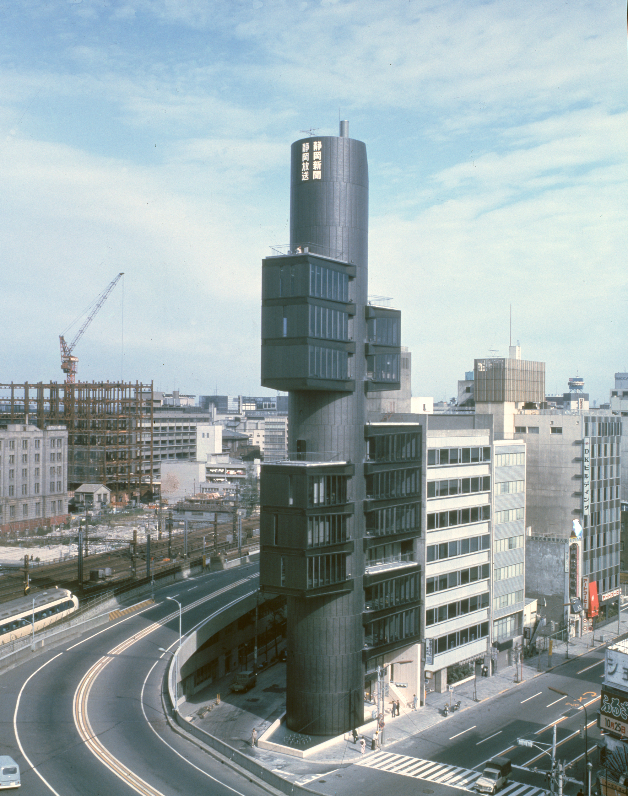 大成建設東京銀座「靜岡新聞・靜岡放送東京支社」整修工程 静岡新聞・静岡放送東京支社リノベーション The Shizuoka Shimbun,Shizuoka Broadcasting System Tokyo Branch Office Renovation 「靜岡新聞·靜岡放送東京支社」辦公大樓位於東京銀座,由丹下健三於1967年設計,屬於代謝派建築的代表作之一
