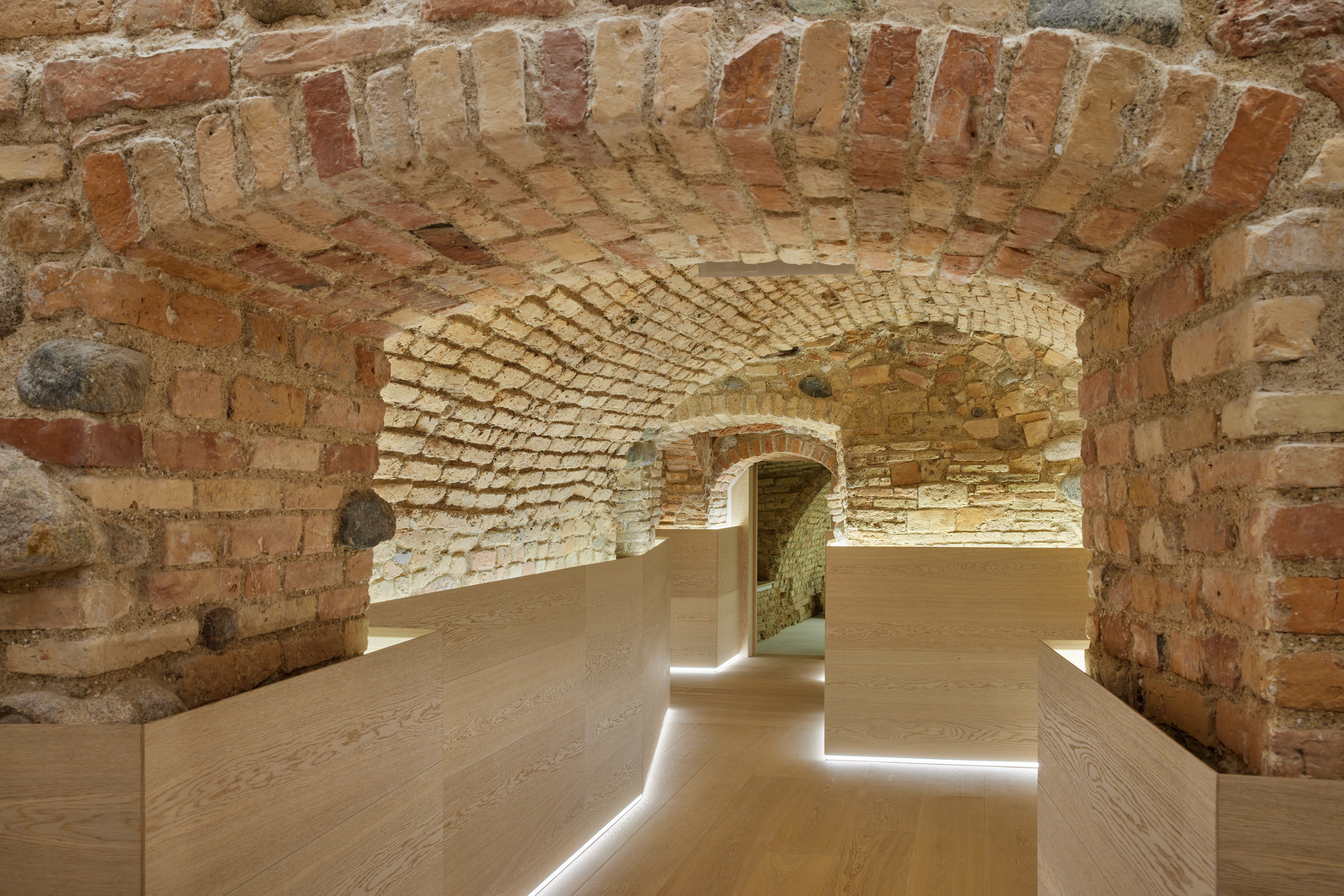 Boksto Skveras Mixed-Use Center 立陶宛 Lithuania  酒店建築、歷史建築、舊建築再利用、立陶宛建築師、立陶宛建築師 Studio Seilern Architects