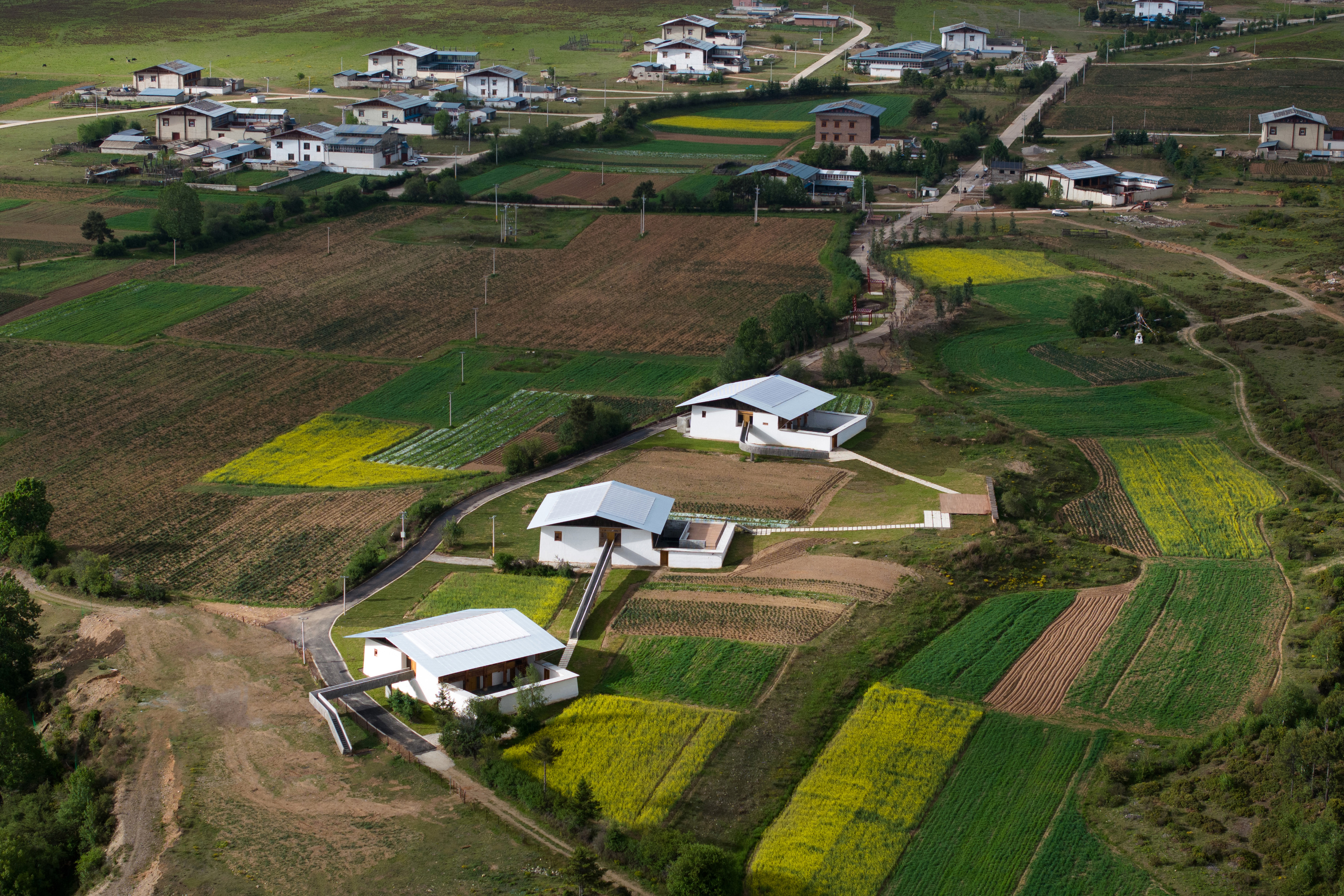 趙揚建築工作室 中國雲南省迪慶藏族自治區小中甸鎮吳公村 香格里拉先鋒書店 室外人行動線  攝影：王策
