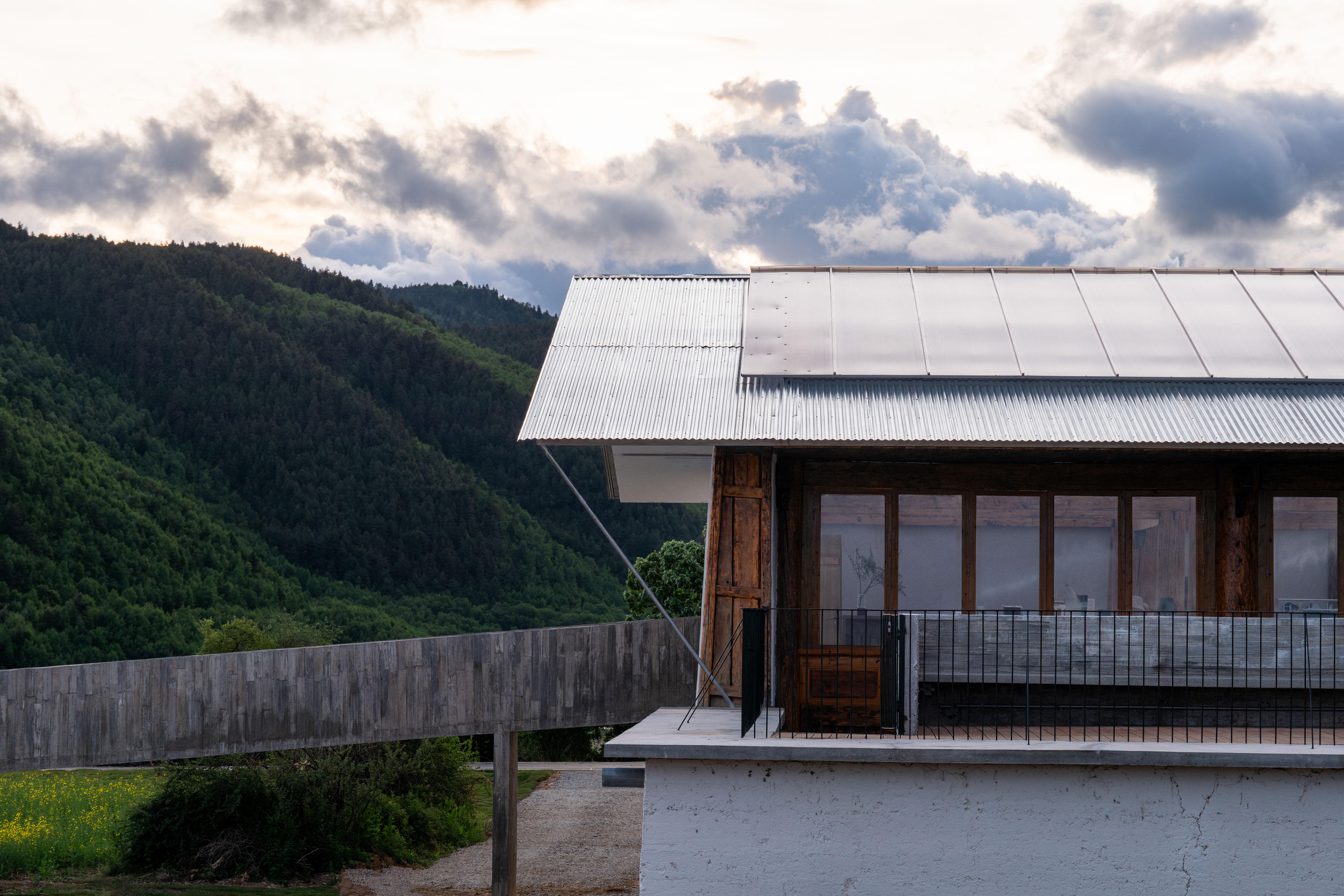 趙揚建築工作室 中國雲南省迪慶藏族自治區小中甸鎮吳公村 香格里拉先鋒書店 立面局部 攝影:王策