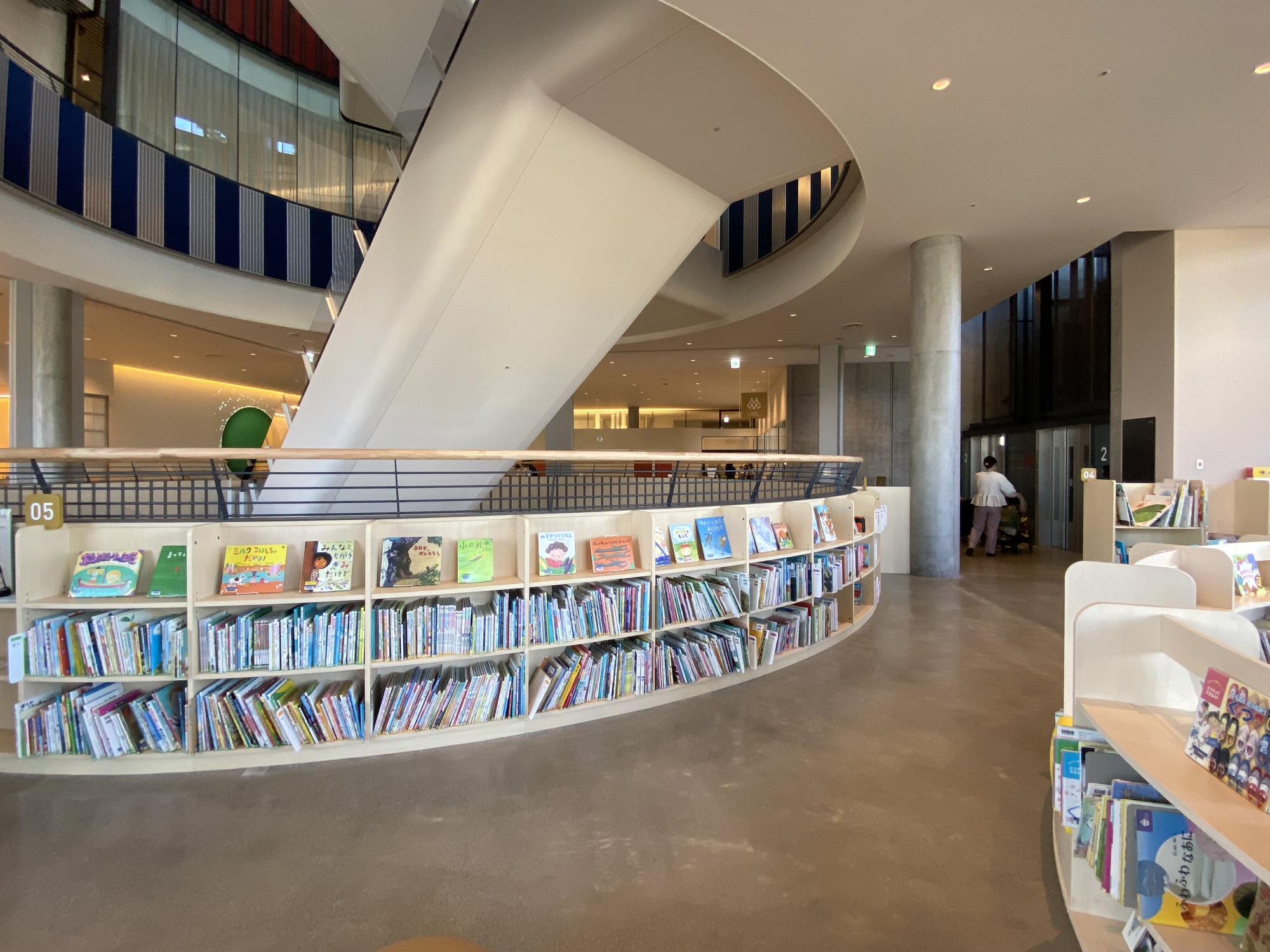 茨木市文化・子育て複合施設おにクル 伊東豊雄 The Ibaraki City Cultural and Childcare Complex Onikuru / Toyo Ito & Associates + Takenaka Corporation 