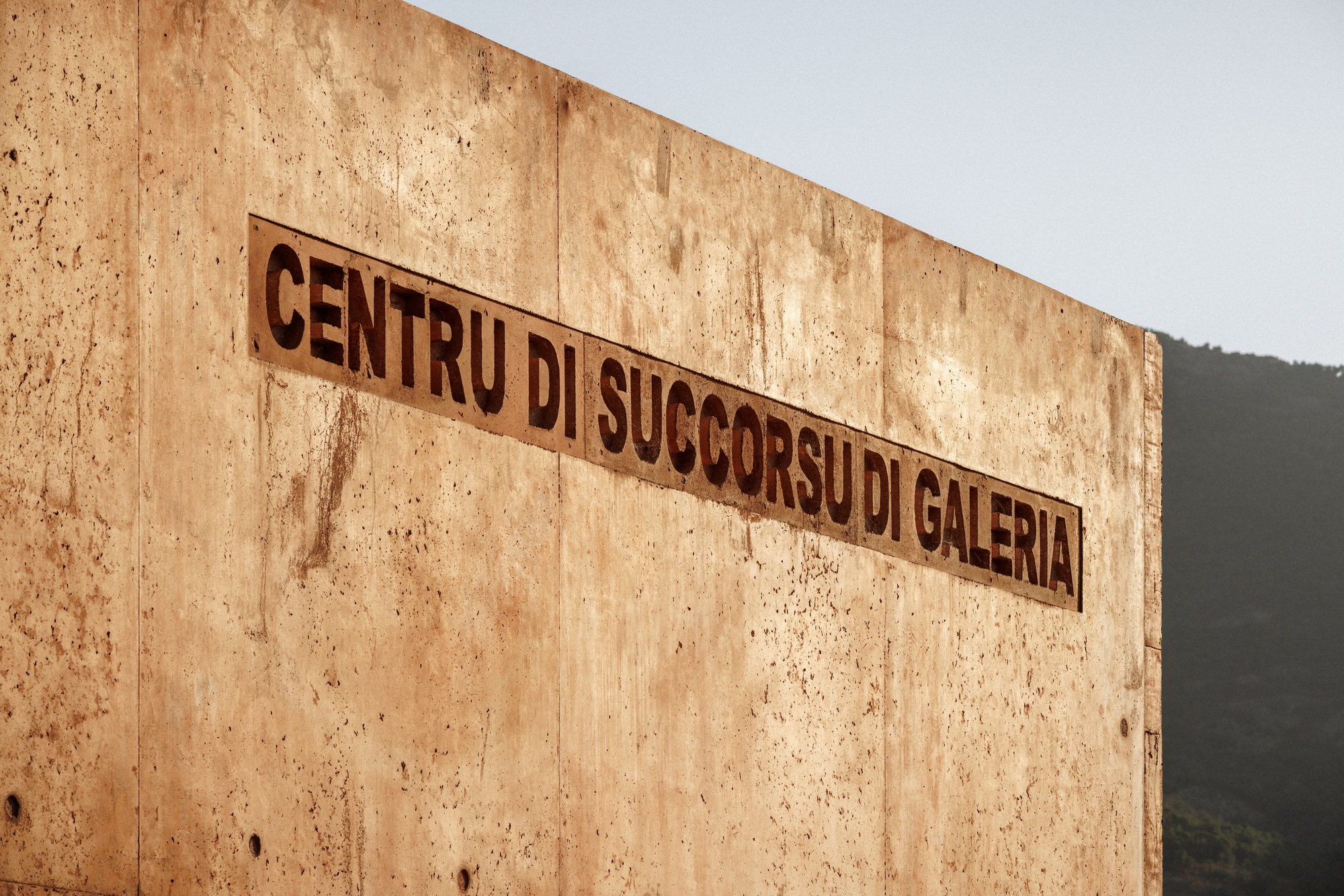 法國消防隊 Galeria Emergency Center Studio Pia