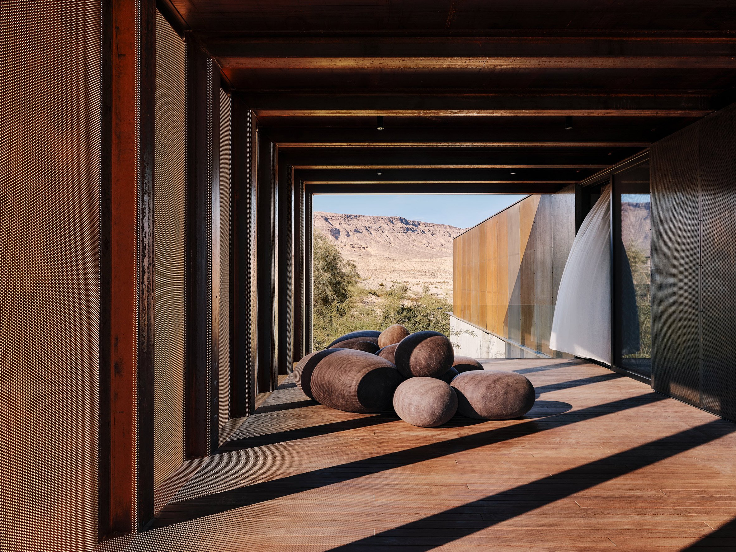內華達州 Summerlin 的 Red Rock 住宅，是由位於舊金山與特拉基（Truckee）的 Faulkner Architects 所設計