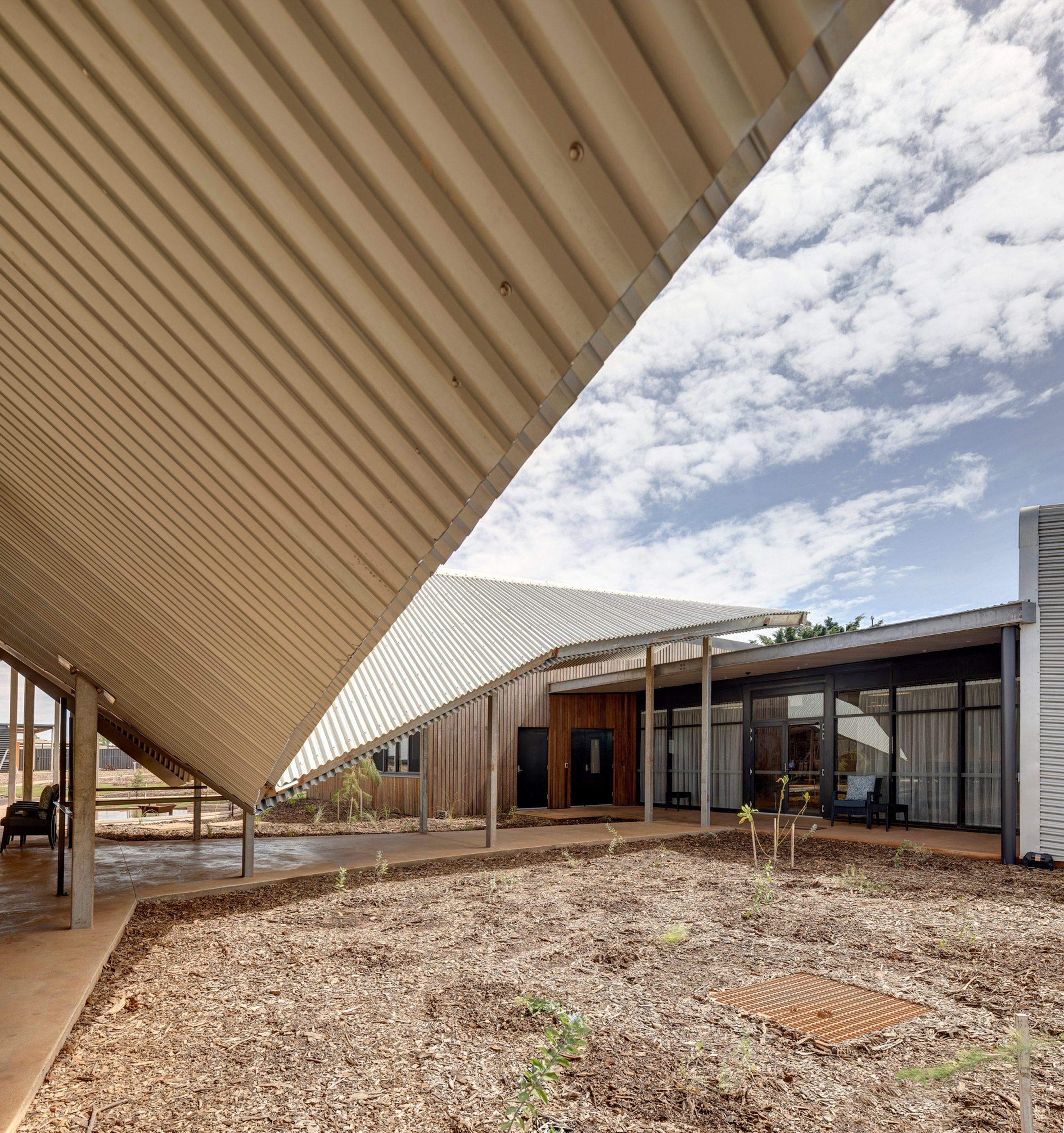 澳洲北領地(Northern Territory Nhulunbuy Yutjuwala Djwarr 安養中心 Kaunitz Yeung Architecture 澳洲原住民 Yolŋu 族