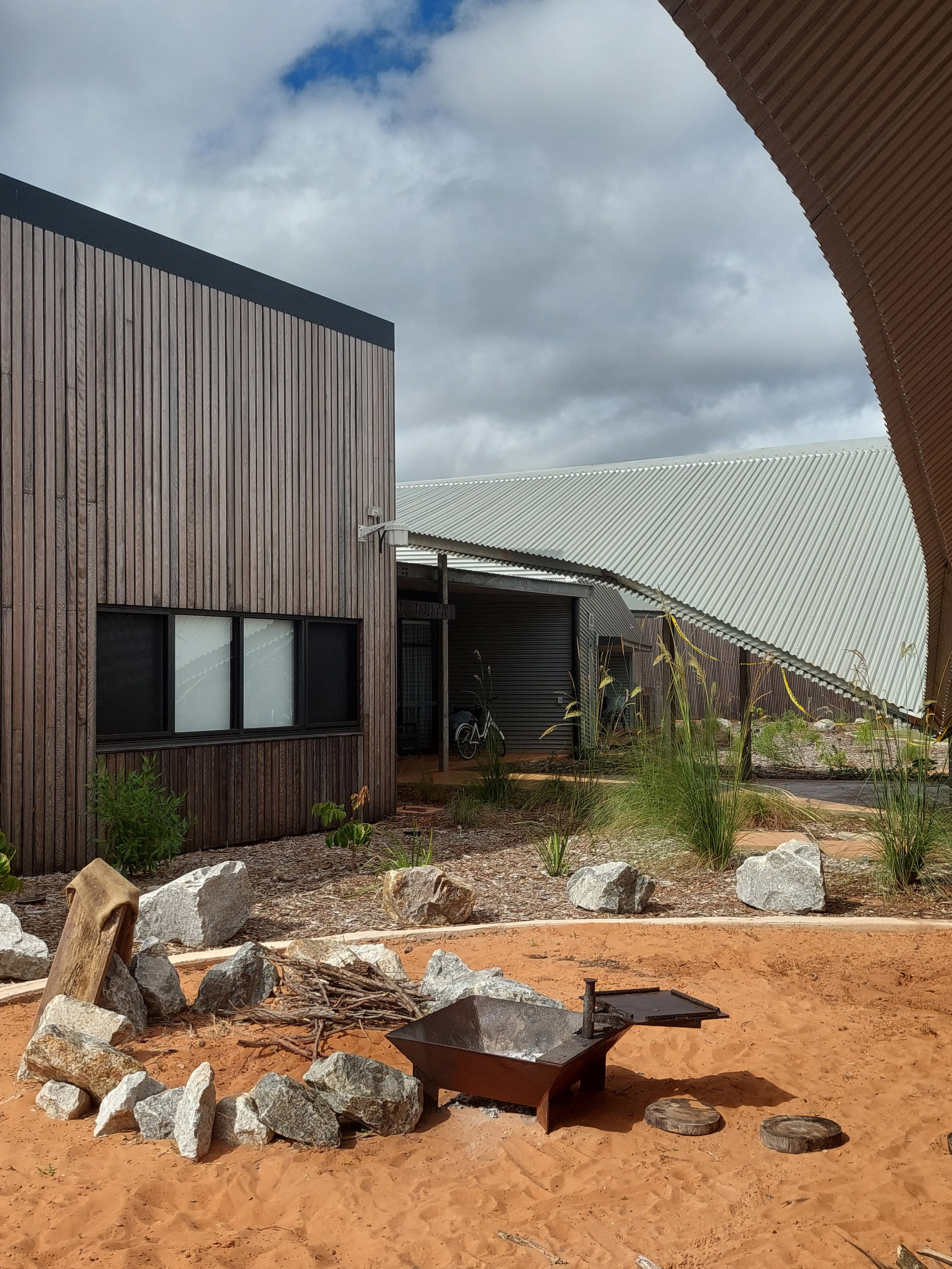 澳洲北領地（Northern Territory Nhulunbuy Yutjuwala Djwarr  安養中心 Kaunitz Yeung Architecture 澳洲原住民 Yolŋu 族