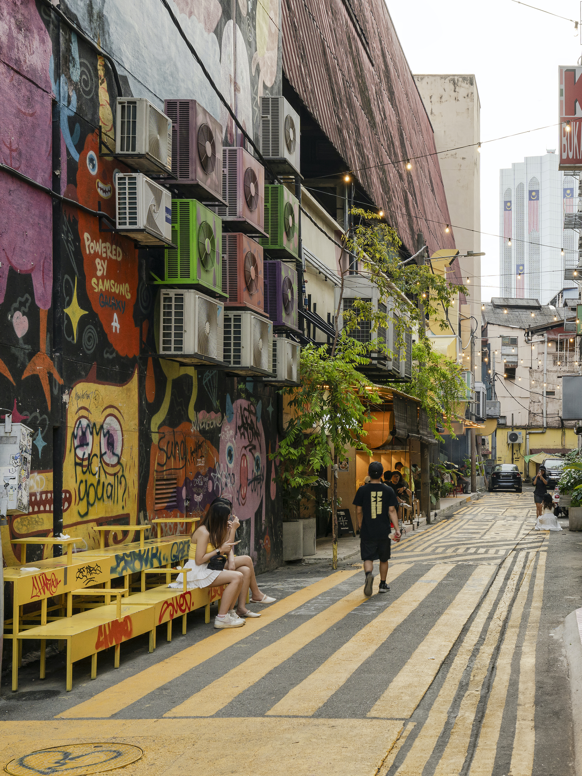 馬來西亞吉隆坡 Petaling Street REXKL Arts Space and Community Hub 位於吉隆坡茨廠街附近的 REX KL,前身為80年代的著名影院 Rex Cinema ,曾遭逢2次大火,直到2019年才被現在的團隊接手,轉型為懷舊文藝中心