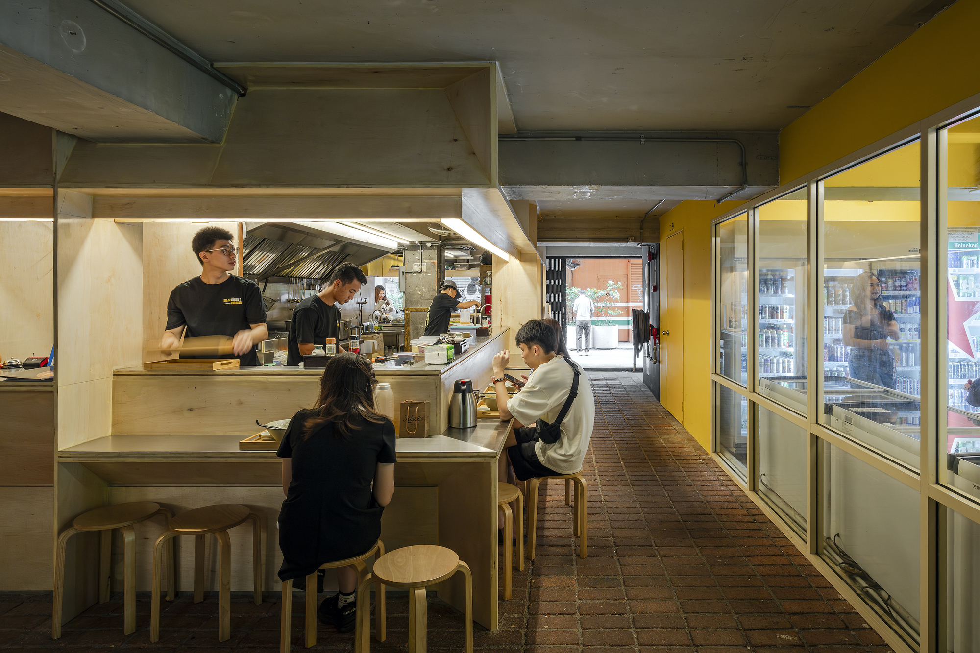 馬來西亞吉隆坡 Petaling Street REXKL Arts Space and Community Hub  販售在地美食的攤子，讓空間充滿活力