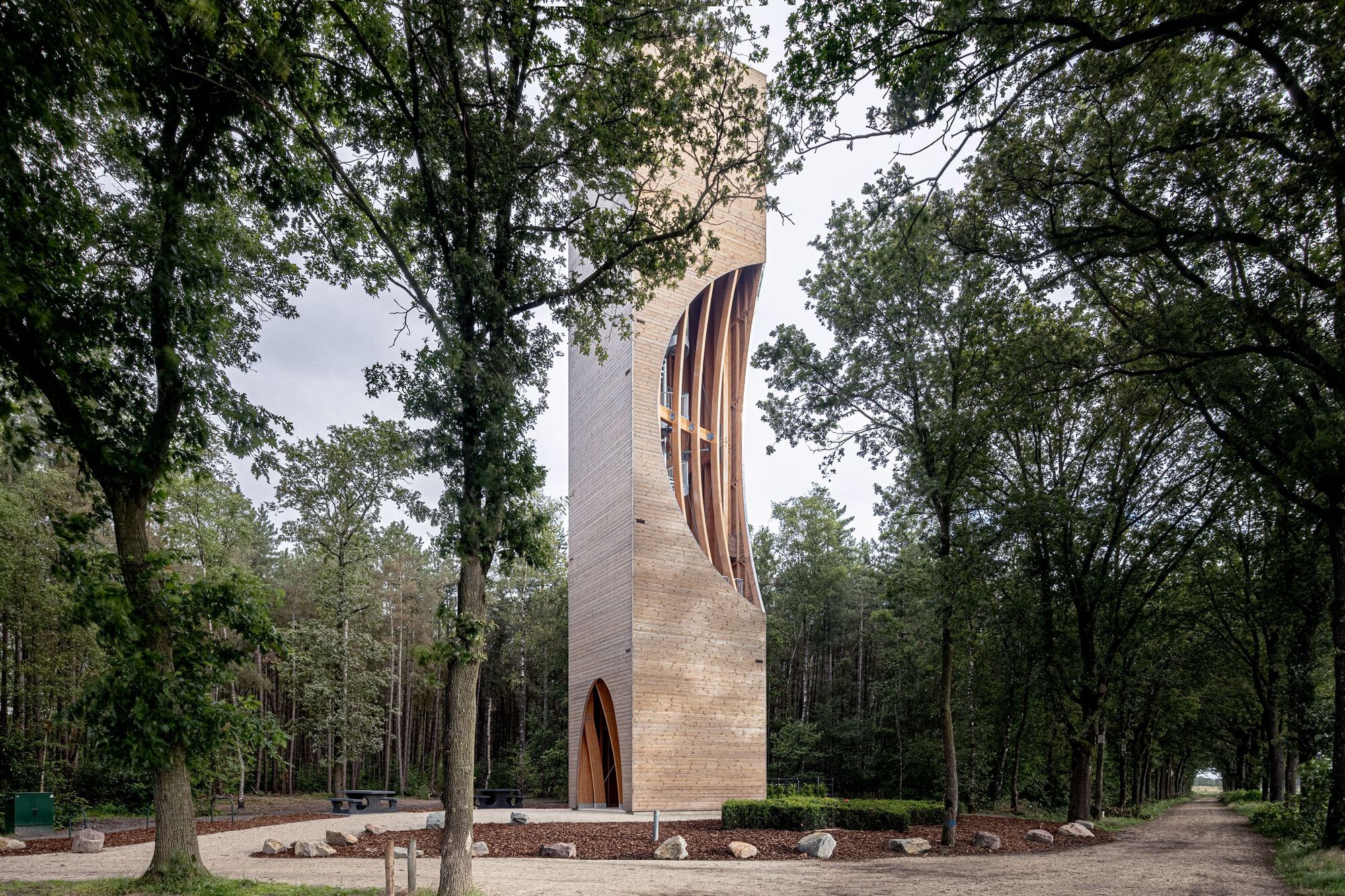 荷蘭建築師事務所NEXT architects 荷蘭北布拉邦省貝爾蓋克市（Bergeijk） 木造 Uitkijkpunt Einderheide 瞭望塔（Watchtower Einderheide）