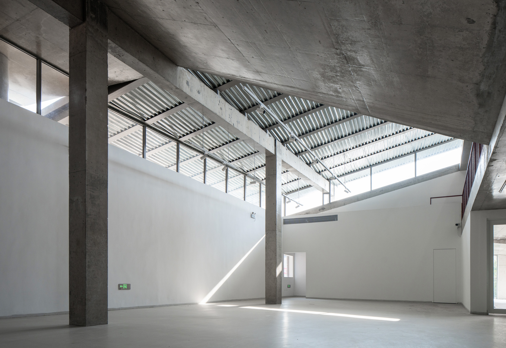 廣東 湛江 吳川市吳陽鎮人民政府 吳陽文化站 WAU建築事務所 展覽空間擁有充分的自然採光