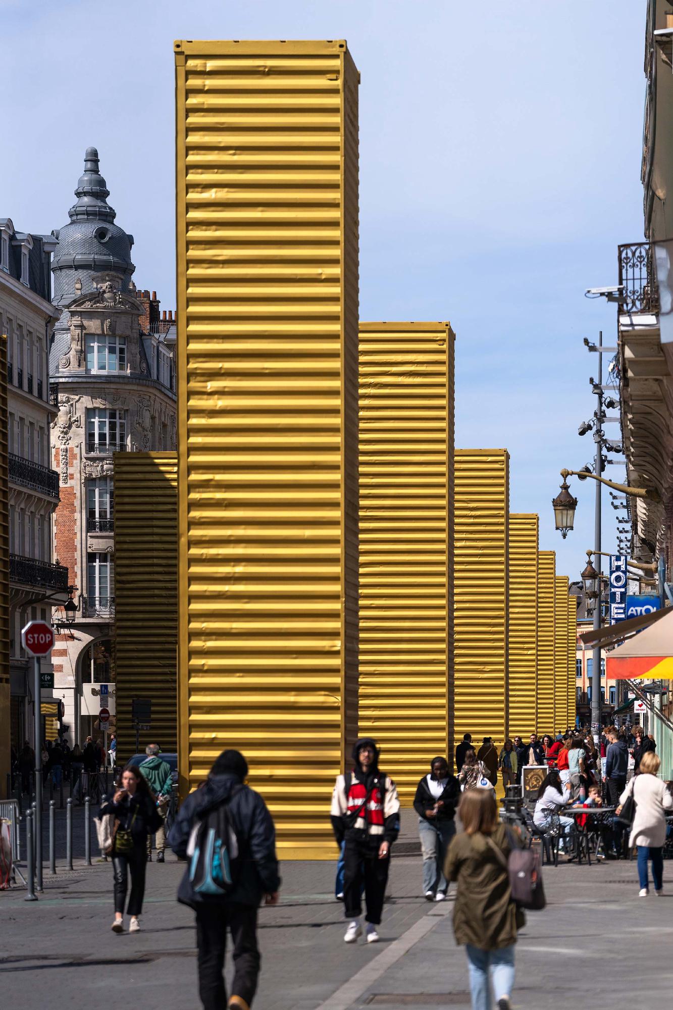法國里爾 Lille  西班牙都市藝術家 SpY  黃金巨石 Golden Monoliths 巨型公共藝術裝置 貨櫃