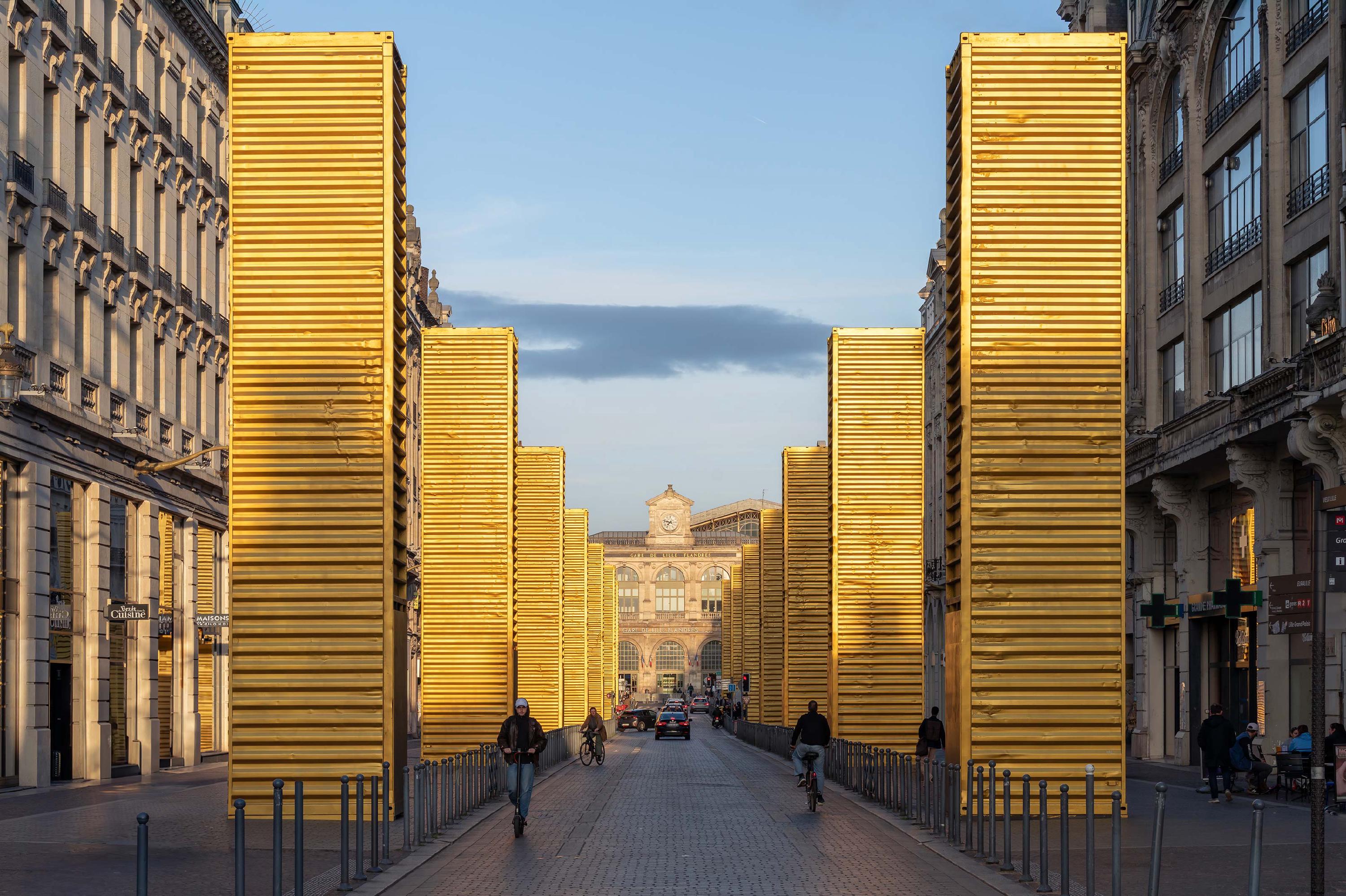 法國里爾 Lille  西班牙都市藝術家 SpY  黃金巨石 Golden Monoliths 巨型公共藝術裝置 貨櫃