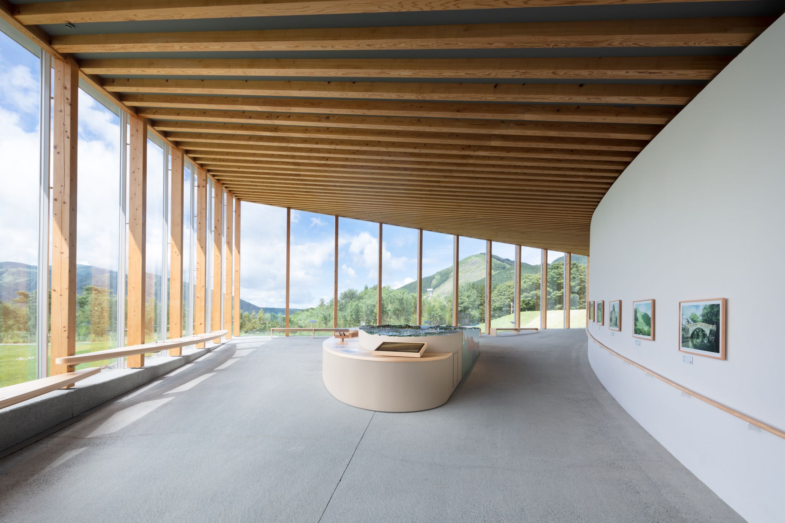 Kumamoto Earthquake Museum KIOKU熊本地震 震災ミュージアム KIOKU 在博物館內,參觀者可以透過地震文物展、回顧當年的劇場、地震遺跡和各種影片,瞭解熊本地震造成的損害、地震機制和防災知識,並思考人類如何與自然共存