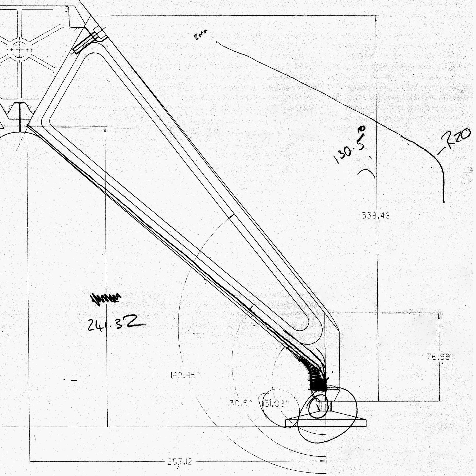 Airline | Vitra：Airline 是與 Vitra 共同開發的座椅系統，適用於公共區域。它靈活、經濟實惠、易於運輸和安裝，而且外觀輕巧、非機構性。該系統坐感舒適，能夠承受公共場所的嚴苛使用條件。該系統採用鋁擠型和鑄造組件，將其厚度和重量降至最低