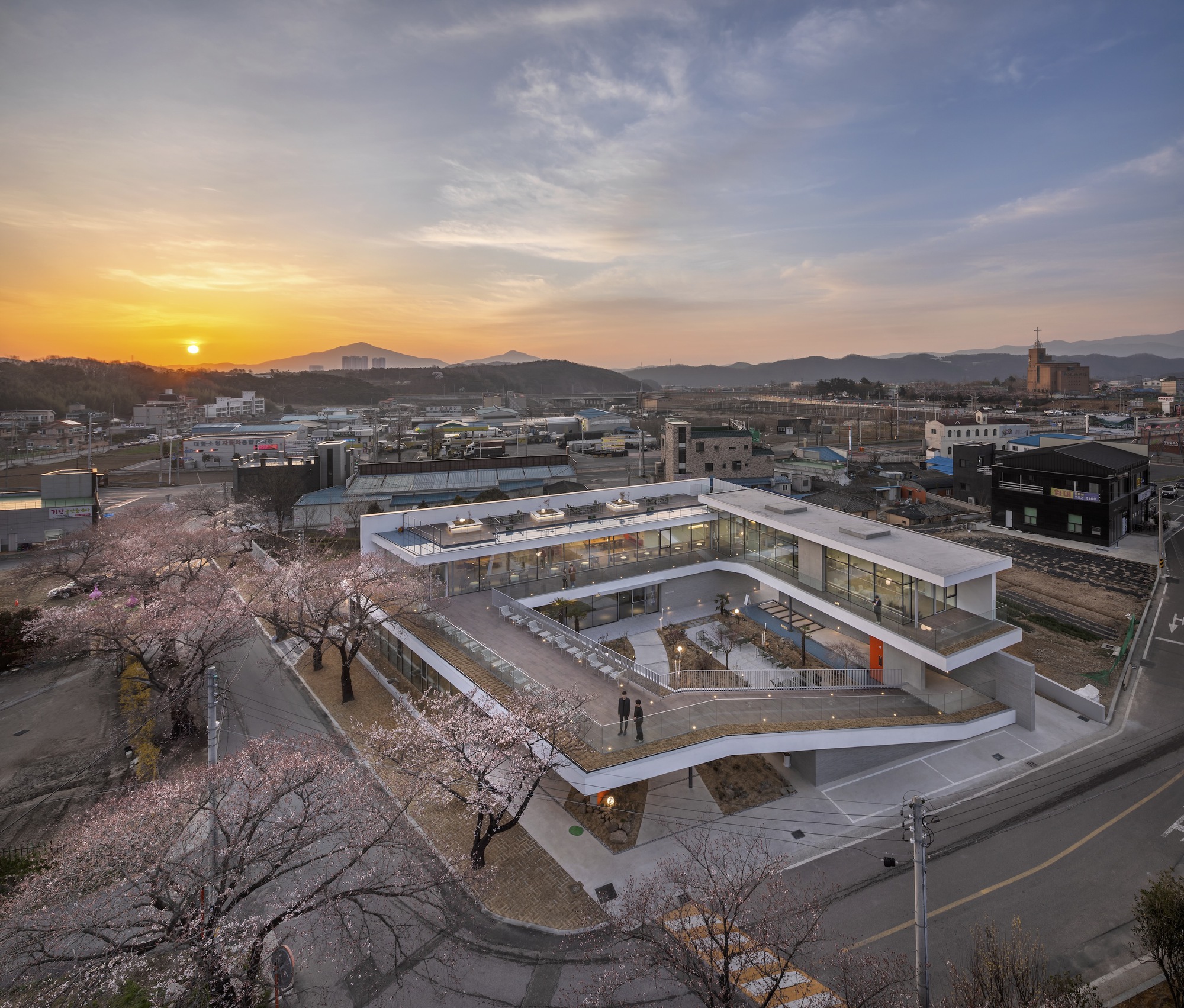 韓國釜山松亭 (Songjeong, Busan, South Korea) Oztile Showroom 展示間室內設計