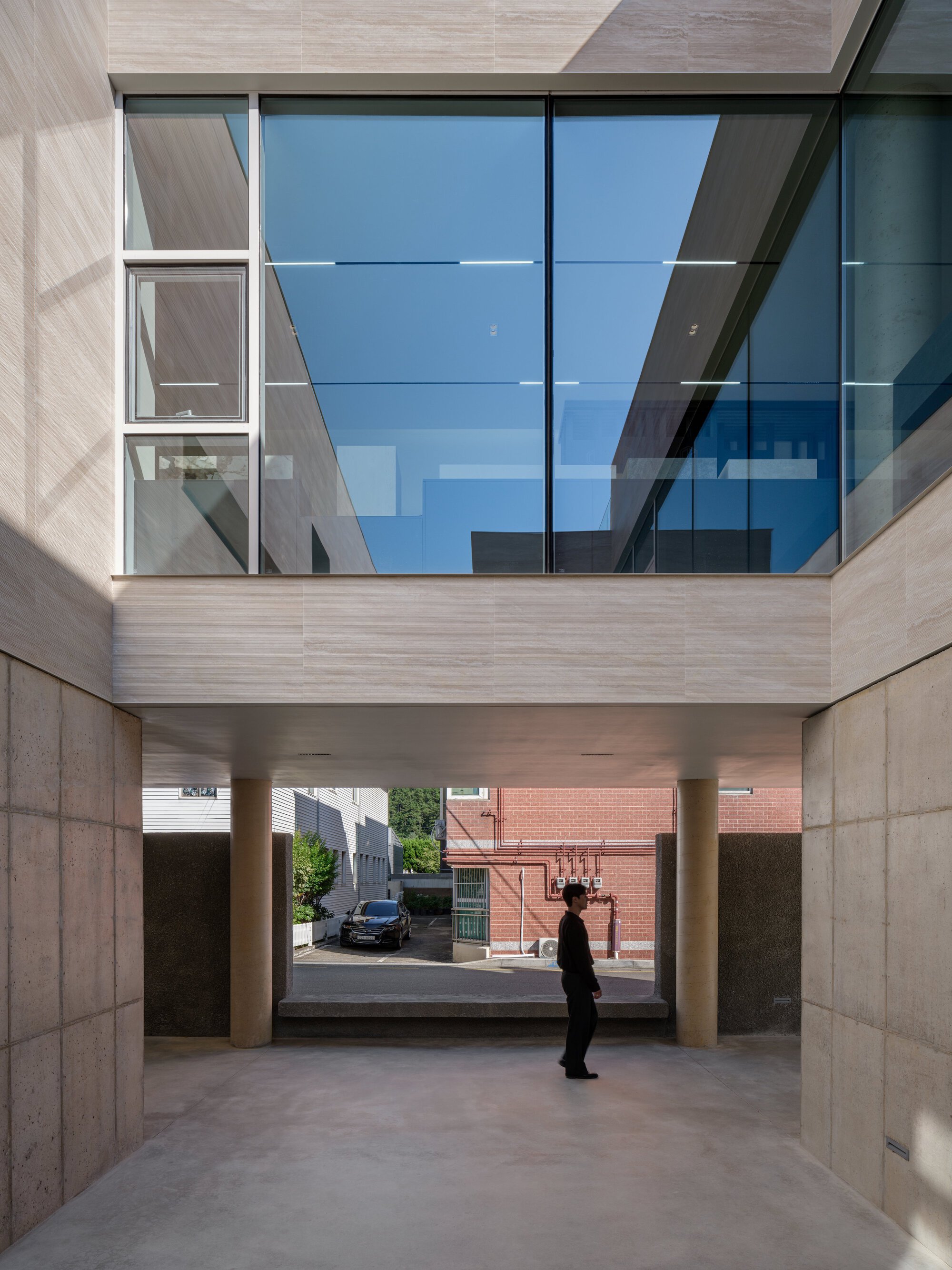 韓國釜山松亭 (Songjeong, Busan, South Korea) Oztile Showroom 展示間室內設計