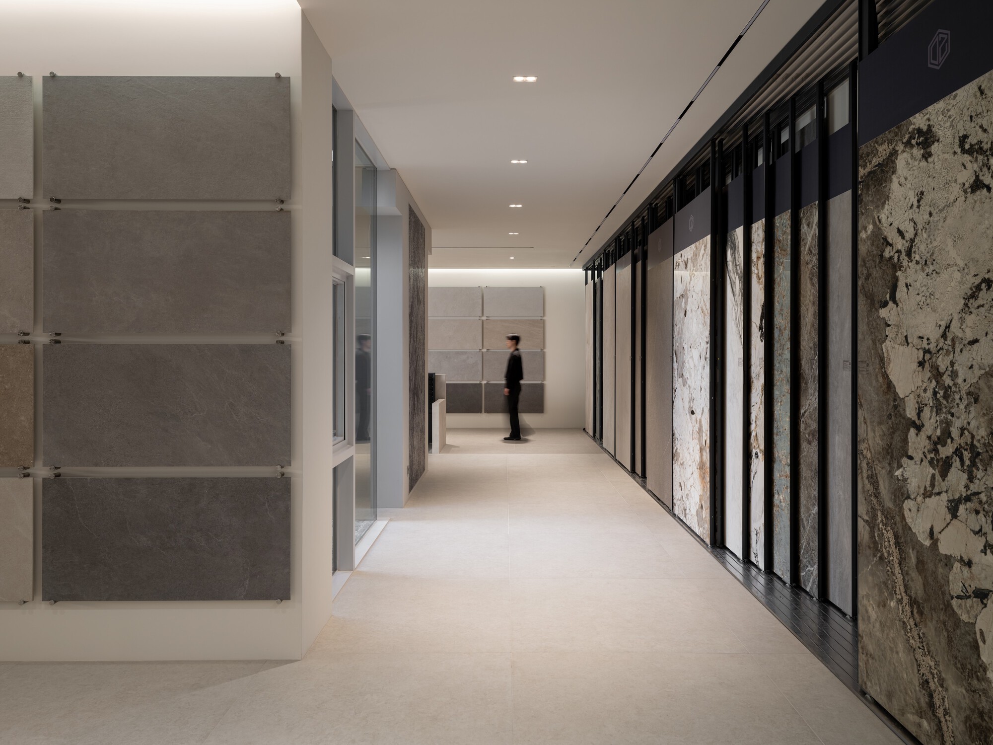 韓國釜山松亭 (Songjeong, Busan, South Korea) Oztile Showroom 展示間室內設計