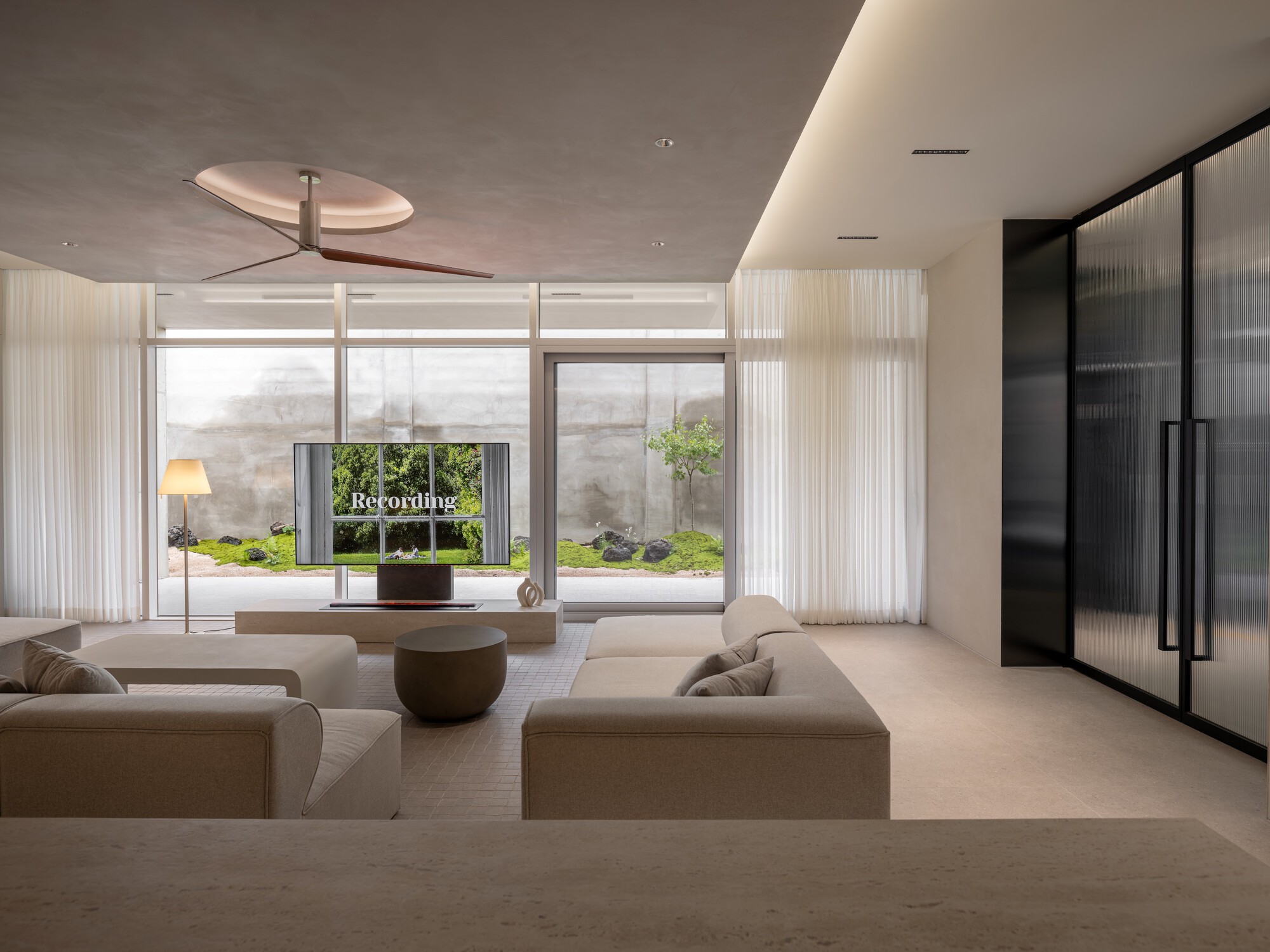 韓國釜山松亭 (Songjeong, Busan, South Korea) Oztile Showroom 展示間室內設計