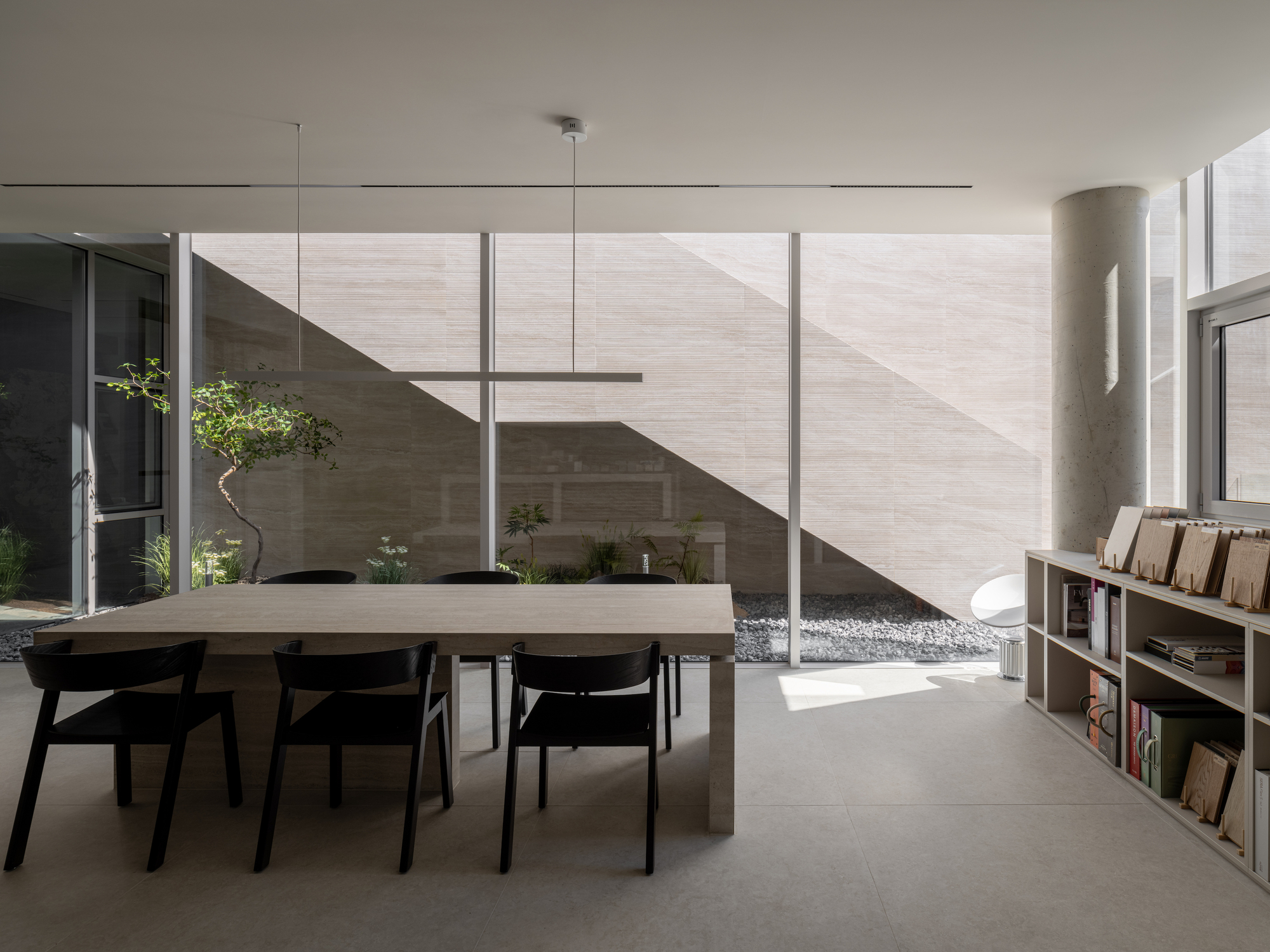 韓國釜山松亭 (Songjeong, Busan, South Korea) Oztile Showroom 展示間室內設計