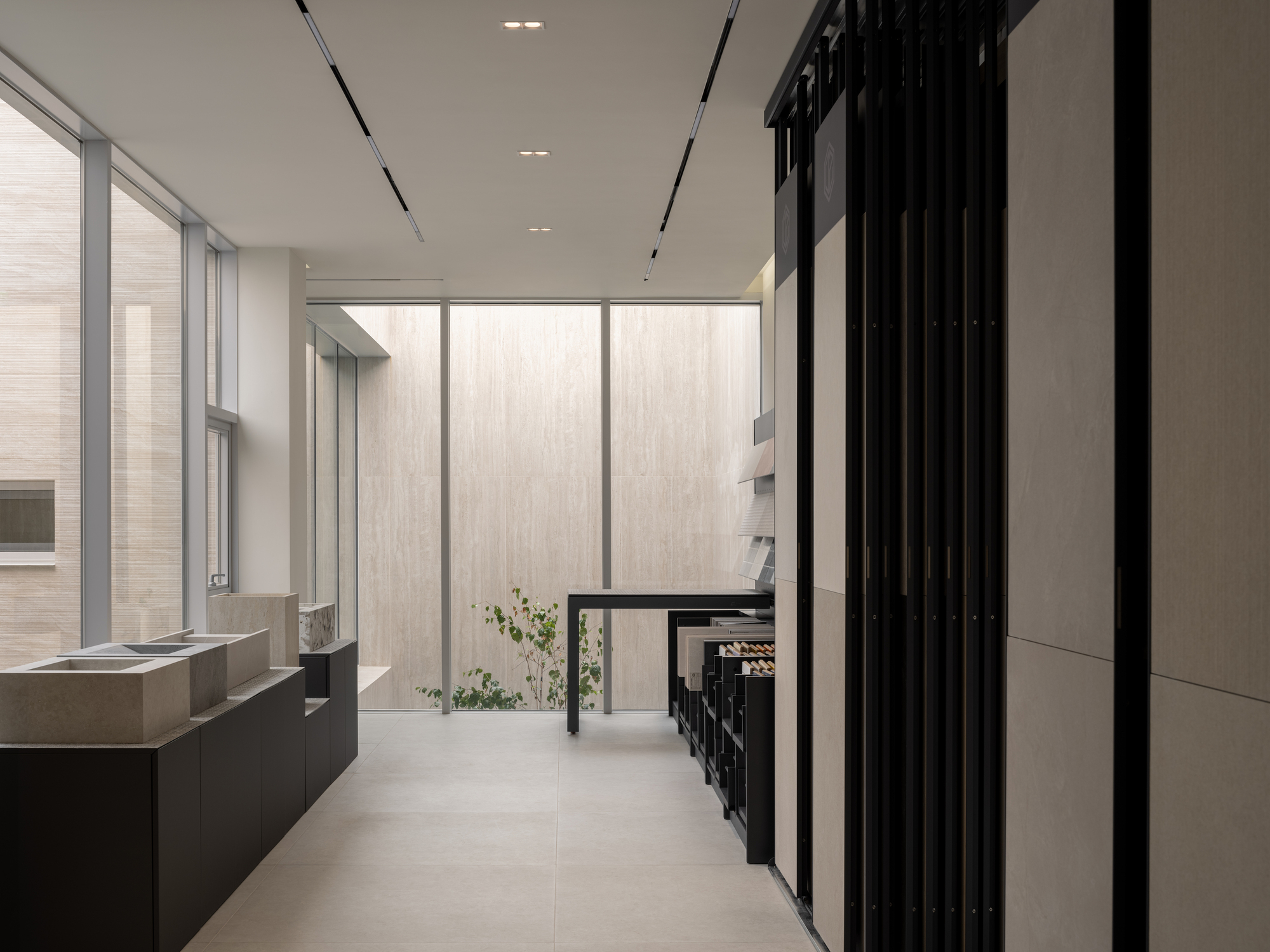 韓國釜山松亭 (Songjeong, Busan, South Korea) Oztile Showroom 展示間室內設計