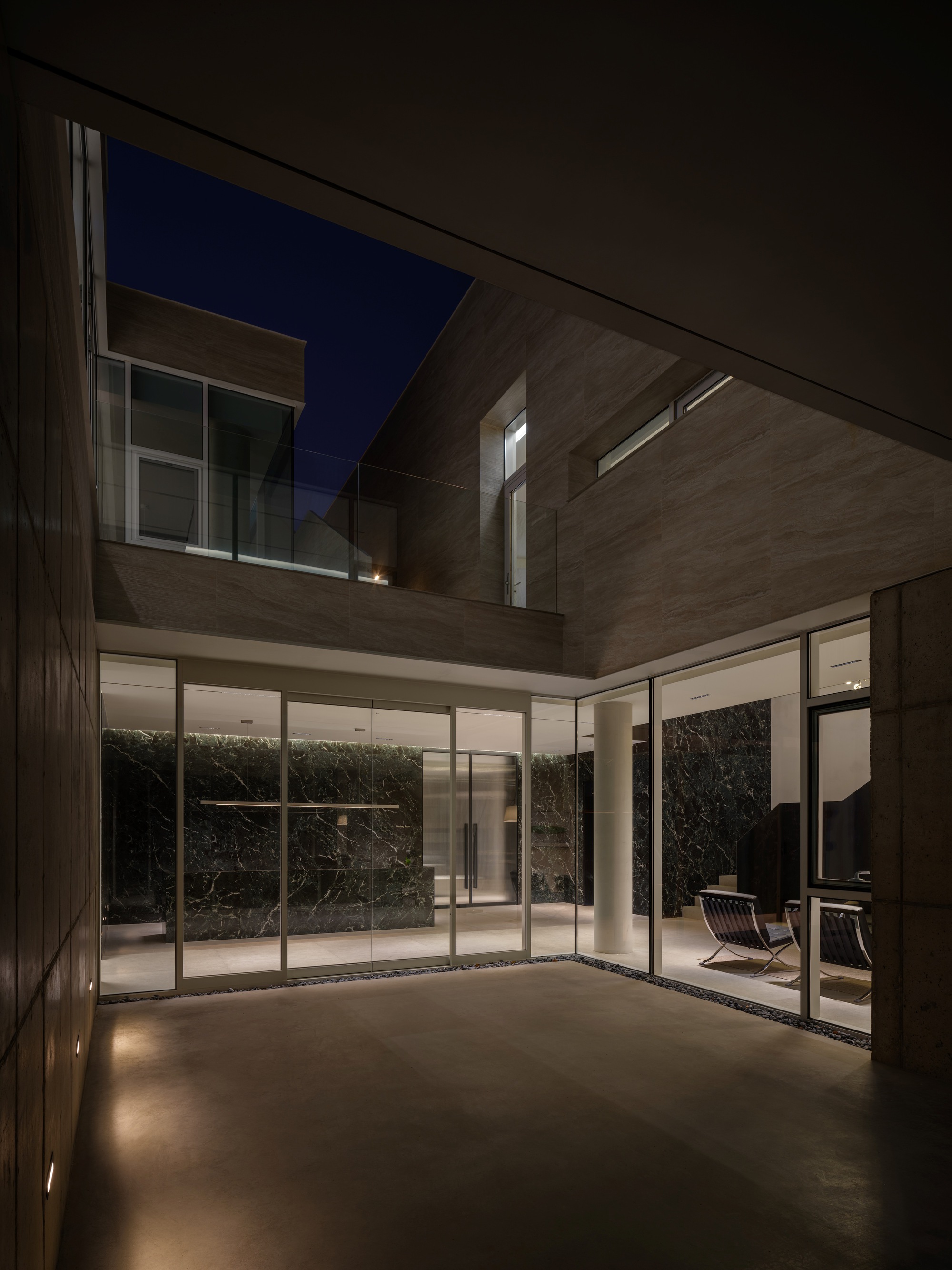 韓國釜山松亭 (Songjeong, Busan, South Korea) Oztile Showroom 展示間室內設計