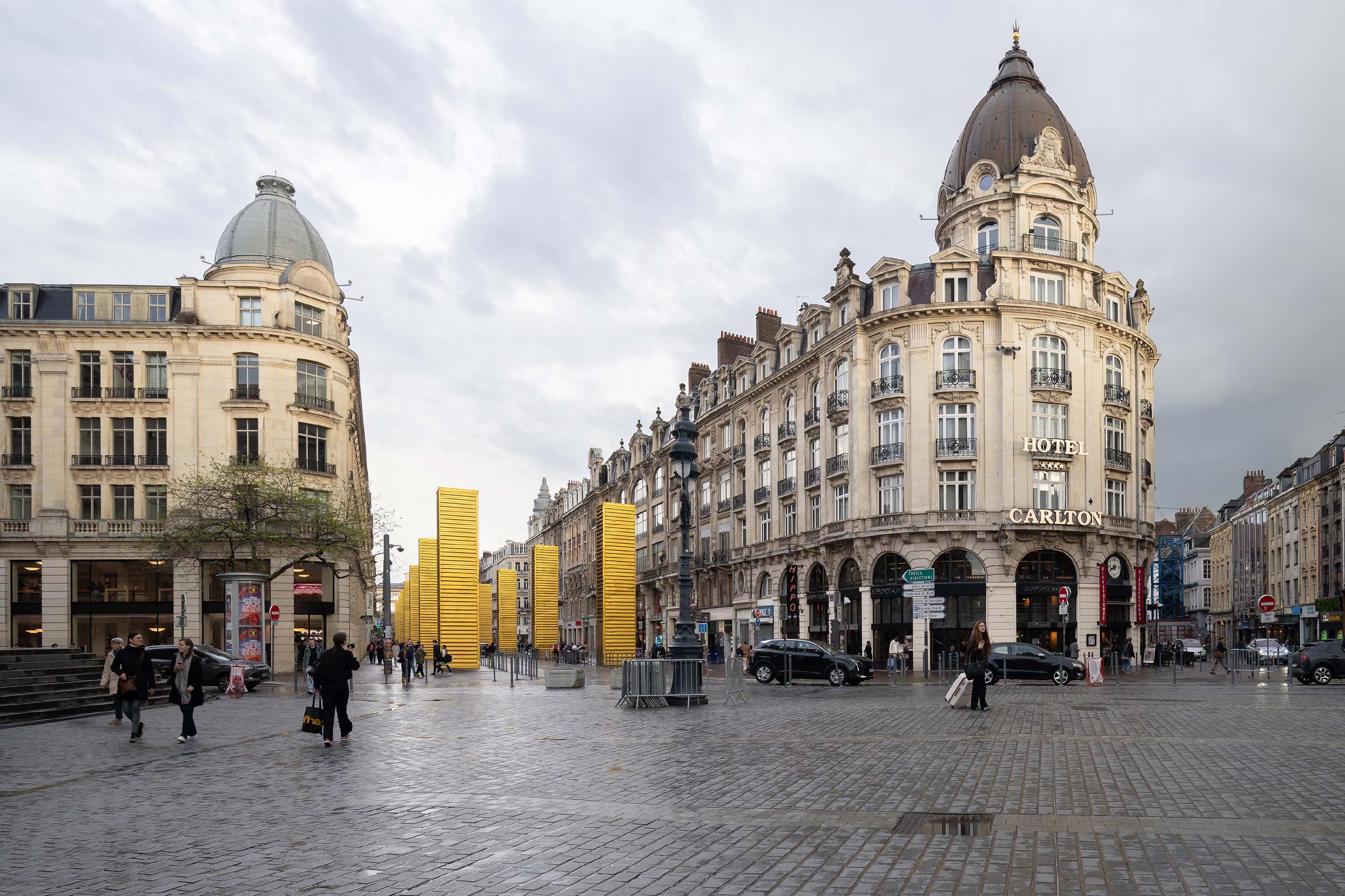 法國里爾 Lille  西班牙都市藝術家 SpY  黃金巨石 Golden Monoliths 巨型公共藝術裝置 貨櫃