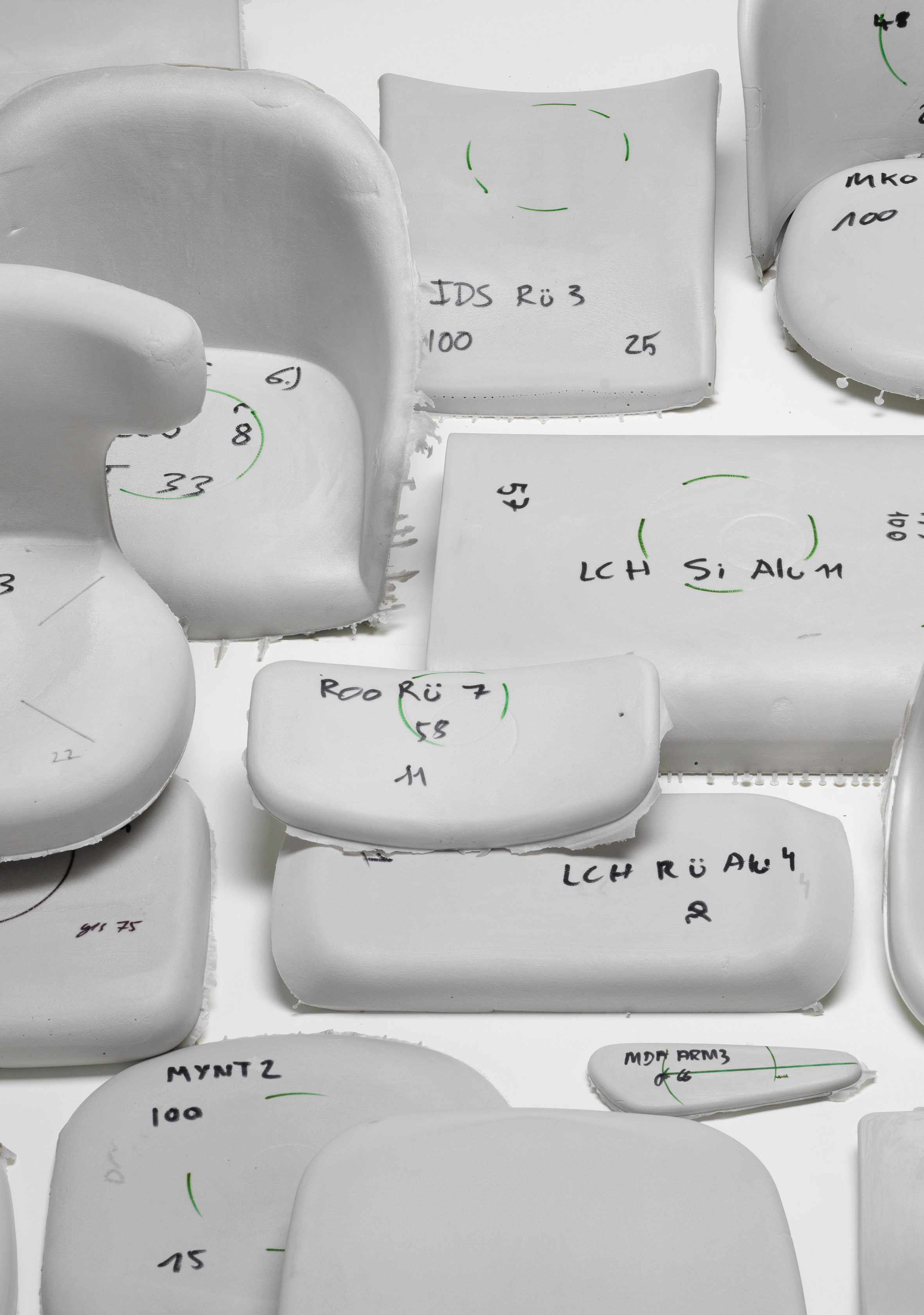 Vitra 攜手化工巨擘 BASF 推出 V-Foam，全球首創可經濟回收聚氨酯泡棉問世破解循環難題